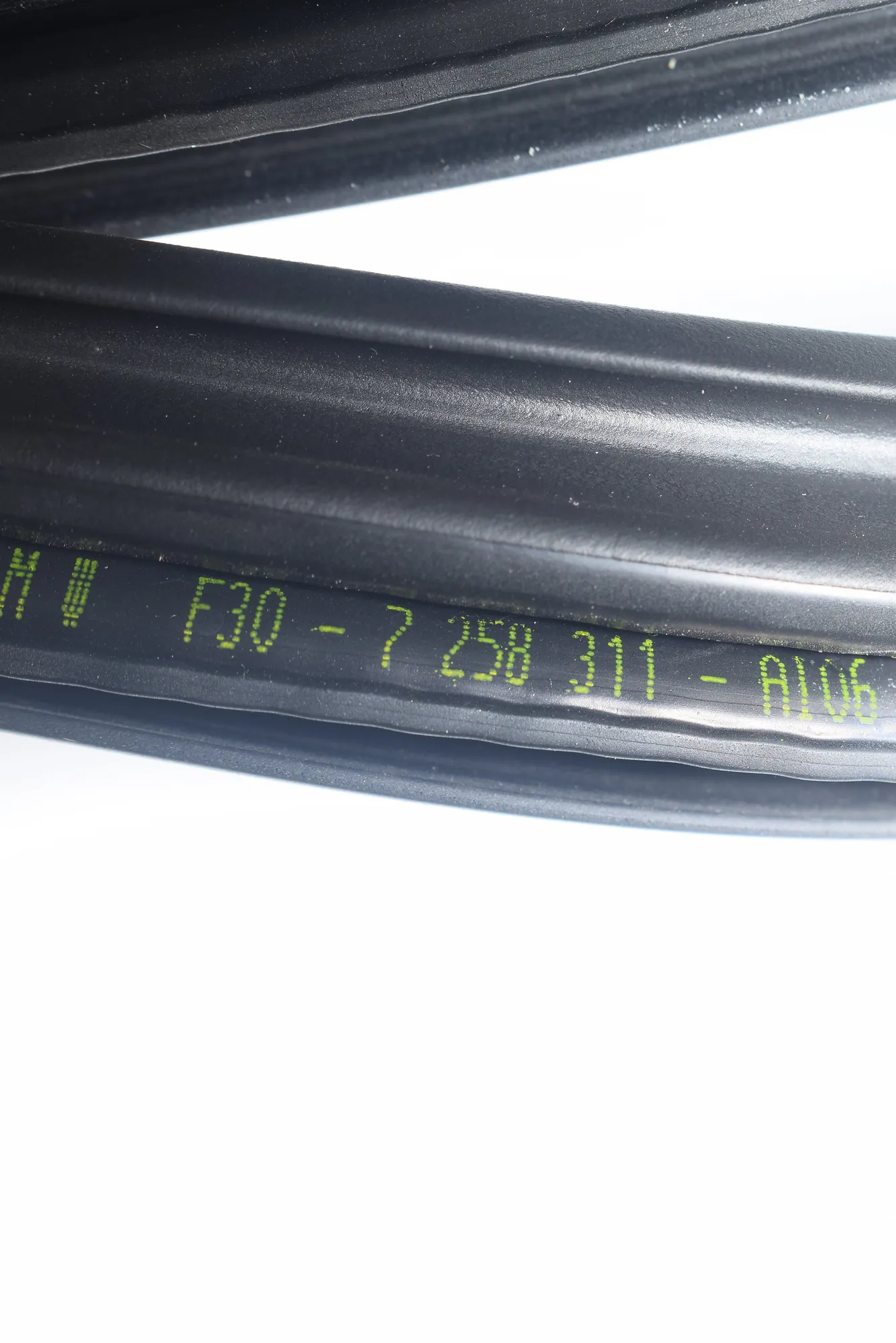Rear Left Door Seal Rubber – OEM 7258311 · BMW 3 (F30, F80) 320 d Efficient Dynamics 2014 – 5