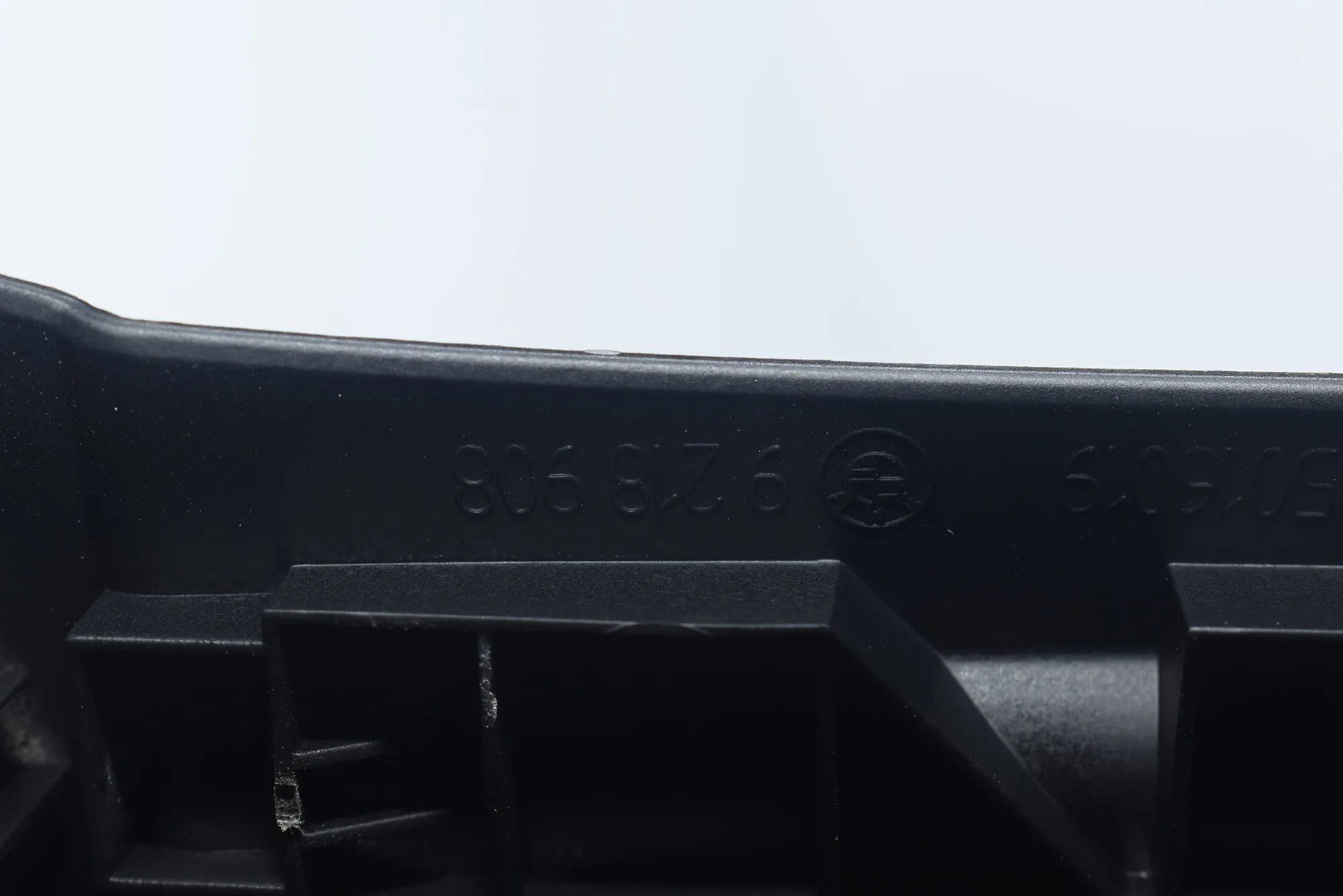 Other Interior Parts – OEM 9218908 · BMW 3 (F30, F80) 320 d Efficient Dynamics 2014 – 5