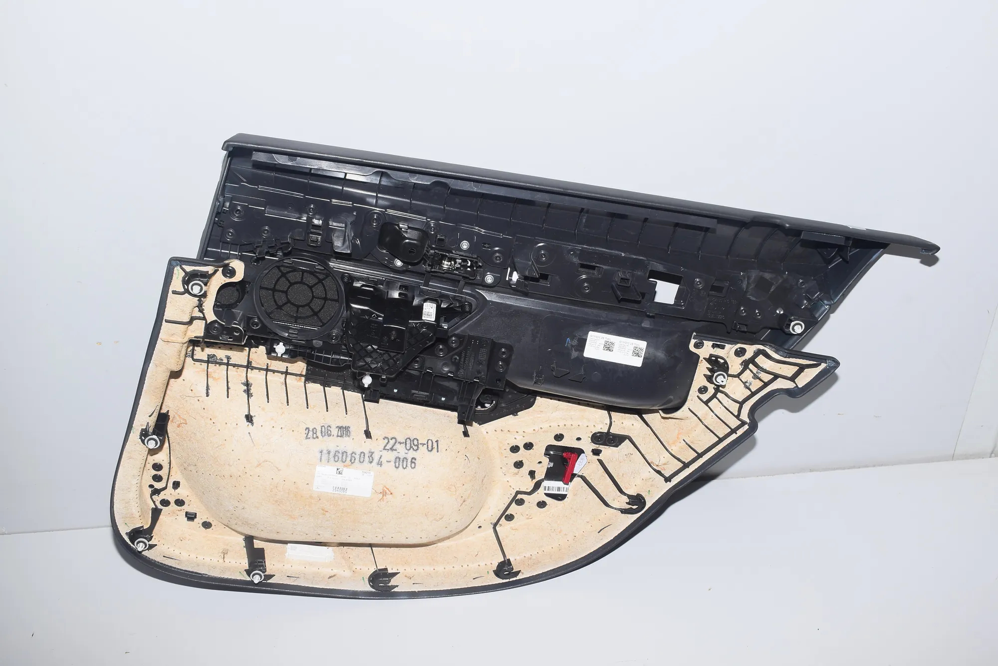 Rear Left Door Panel · BMW 7 (G11, G12) BMW 7 (G11, G12) 2016 – 5