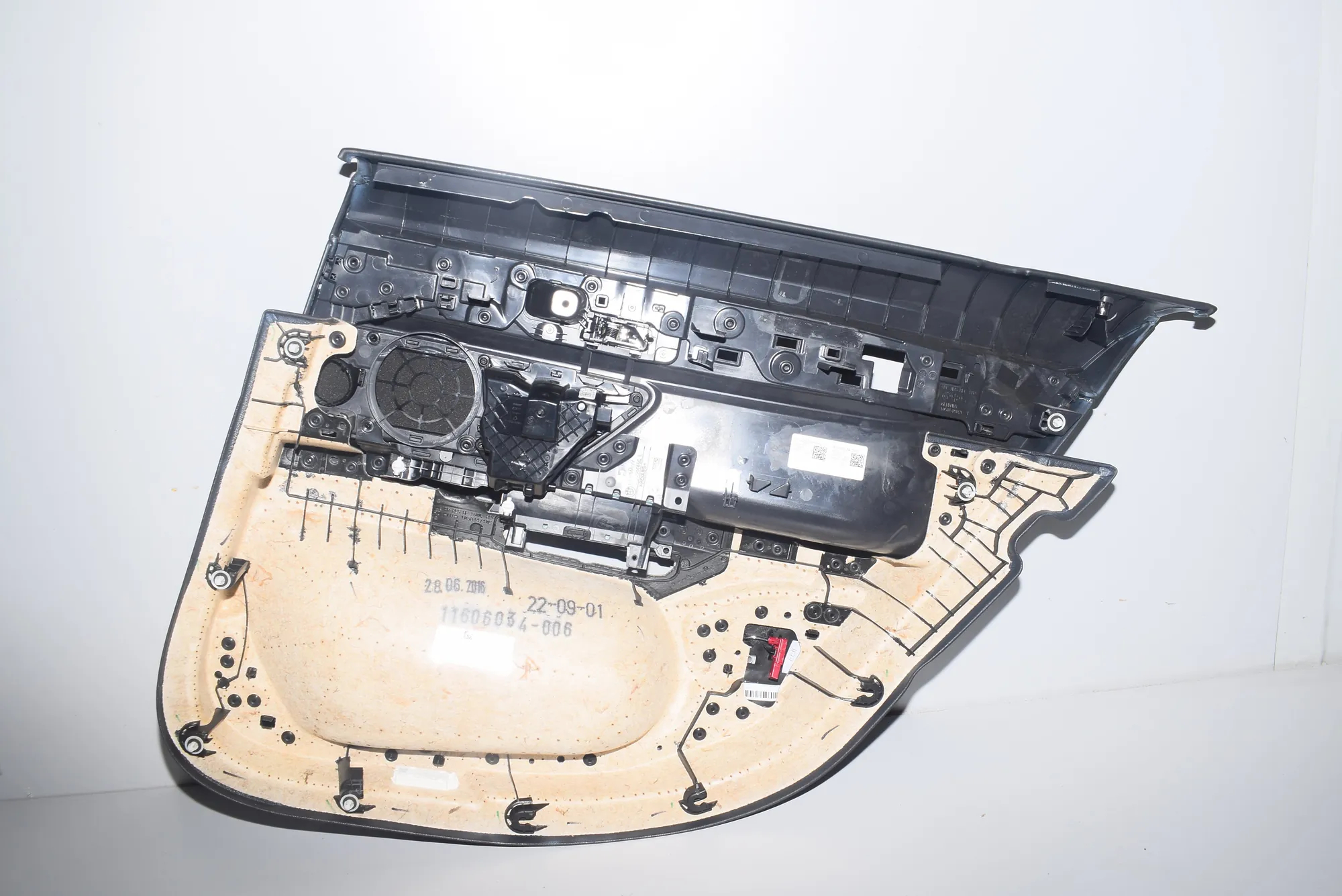Rear Left Door Panel · BMW 7 (G11, G12) BMW 7 (G11, G12) 2016 – 4