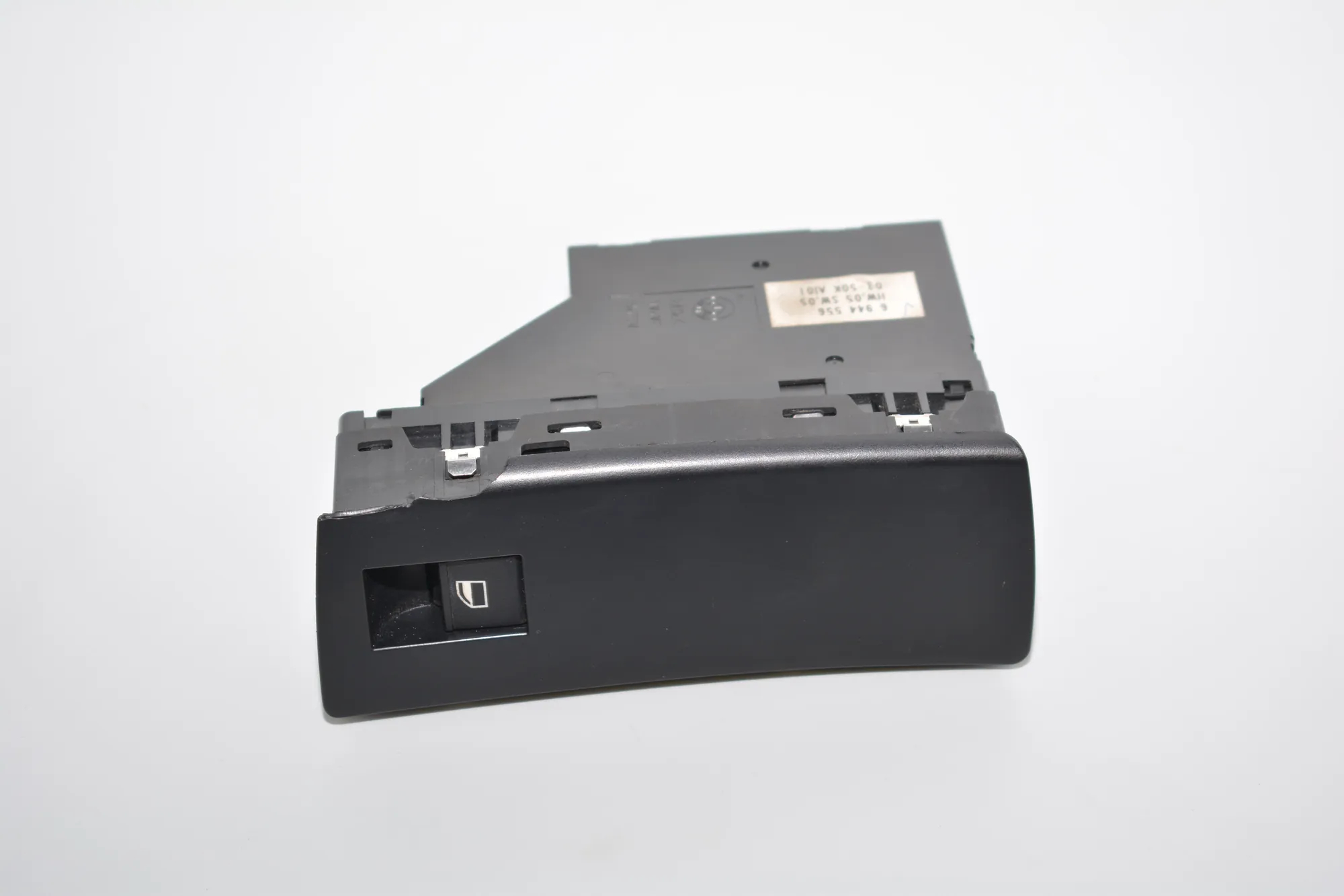 Front Left Door Window Switch – OEM 6944556 · BMW X5 (E53) 4.6 is 2002