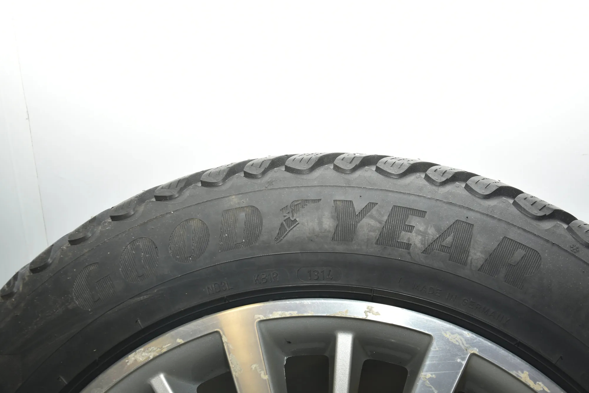 Tyre Kit · BMW 7 (F01, F02) BMW 7 (F01, F02) 2012 – 3