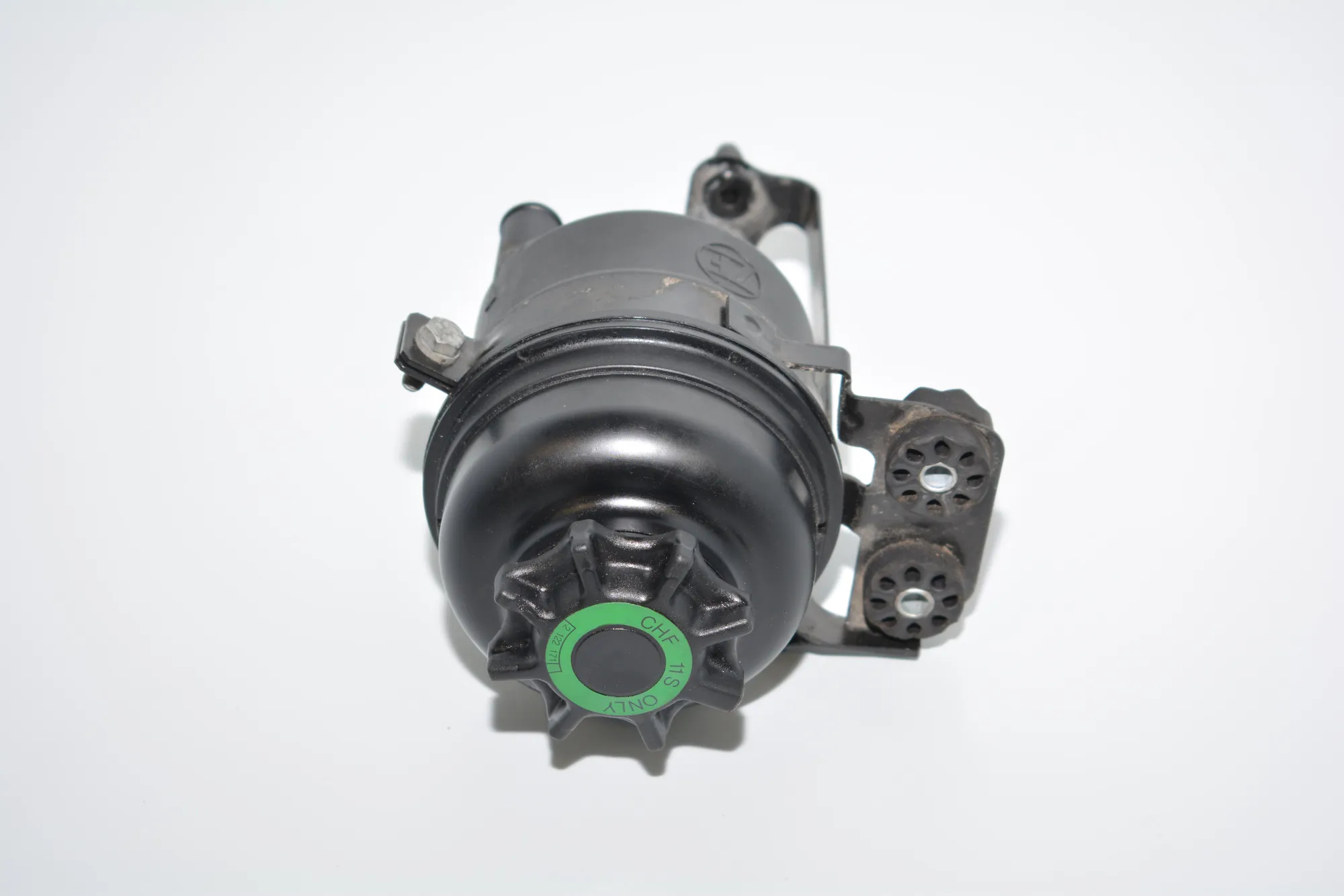 Power Steering Pump Tank – OEM 6760251 · BMW 5 Touring (E61) 523 i 2005