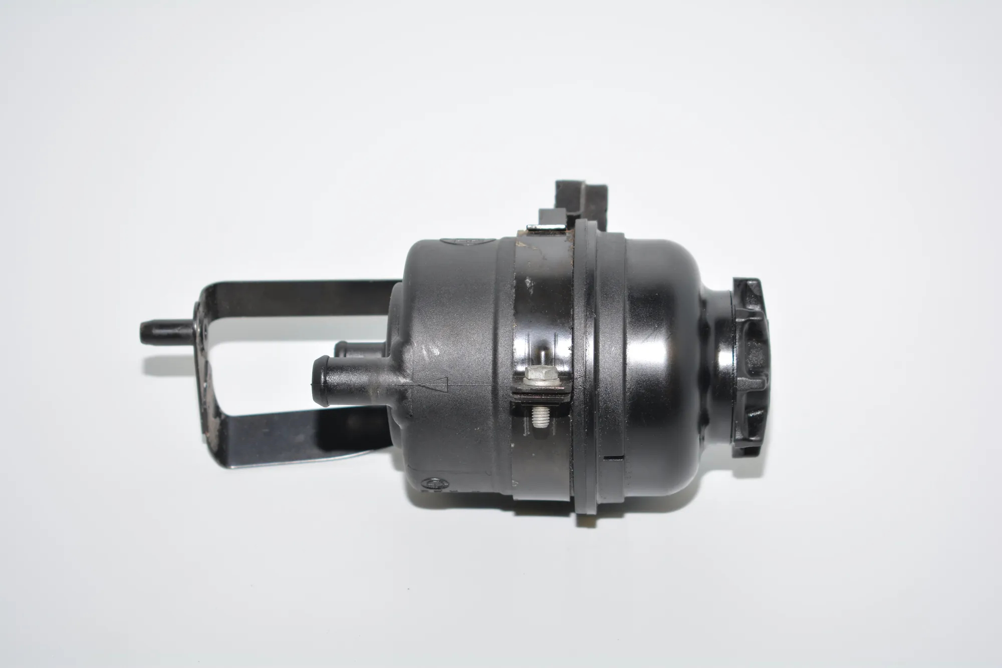Power Steering Pump Tank – OEM 6760251 · BMW 5 Touring (E61) 523 i 2005 – 2