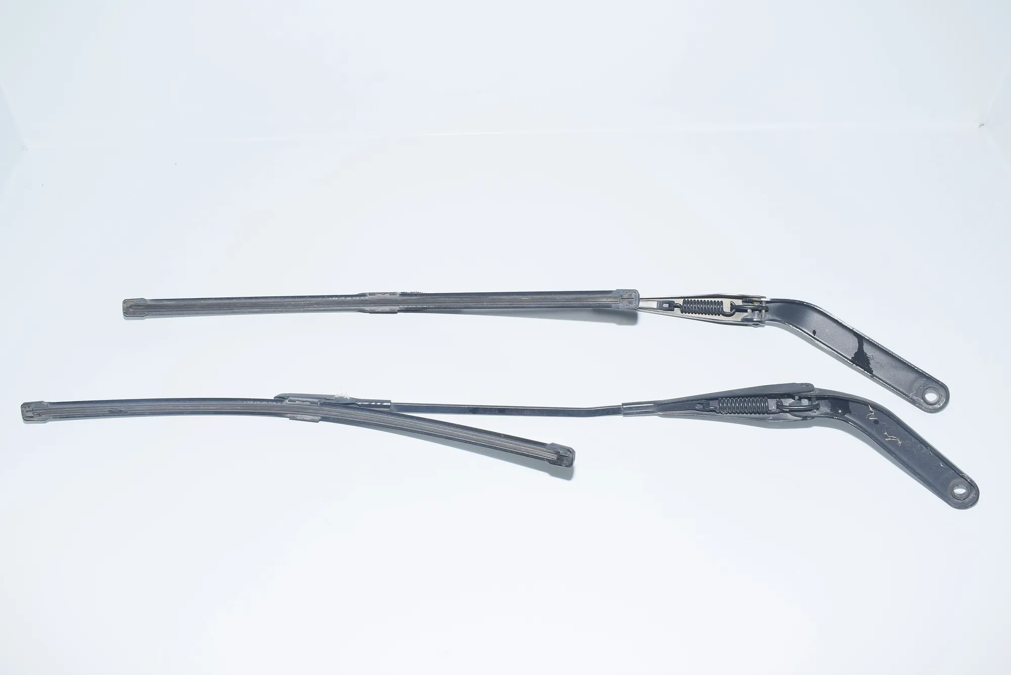 Front Wiper Arms – OEM 7169973 · BMW 1 (E87) 120 d 2007 – 2