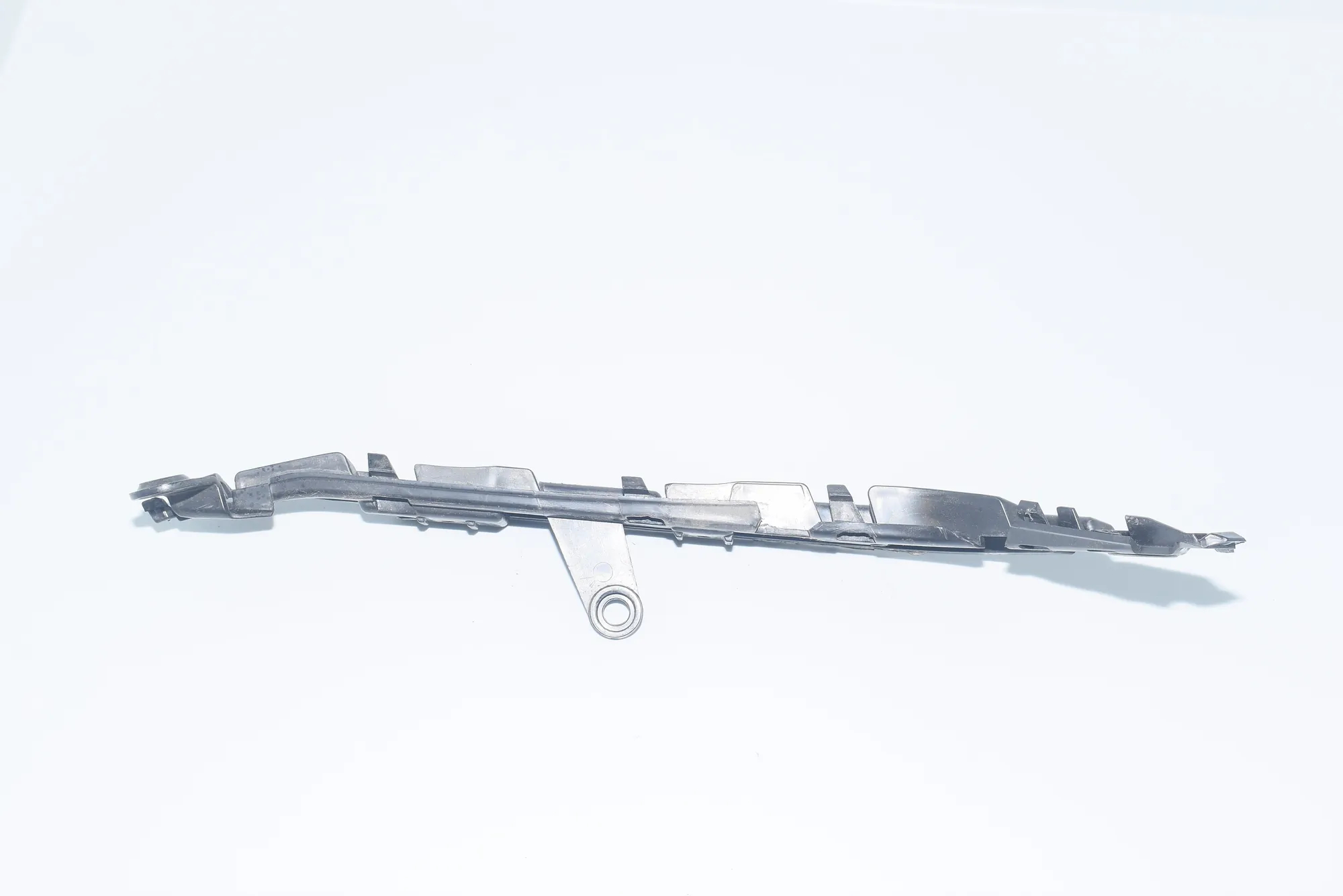 Rear Right Bumper Bracket – OEM 7058518 · BMW 1 (E87) 120 d 2007