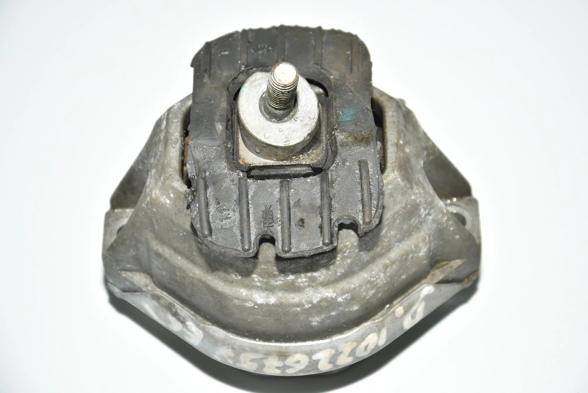 Right Side Engine Mount – OEM 6762608 · BMW 6 Cabrio (E64) 650 i 2005 – 2