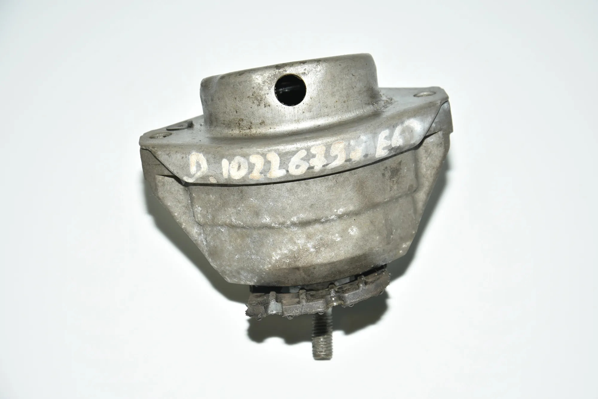 Right Side Engine Mount – OEM 6762608 · BMW 6 Cabrio (E64) 650 i 2005