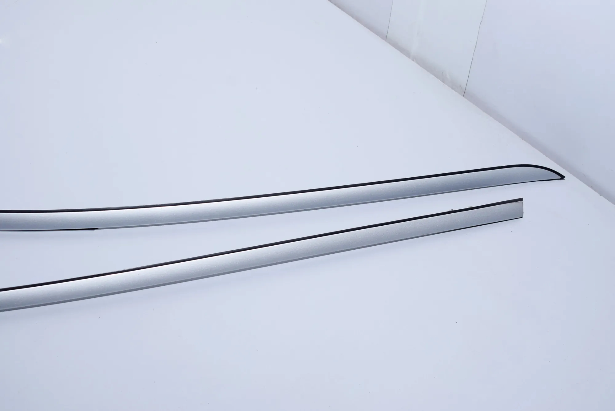 Left Side Roof Strip Trim – OEM E04602 · BMW 7 (F01, F02) 730 d 2011 – 3