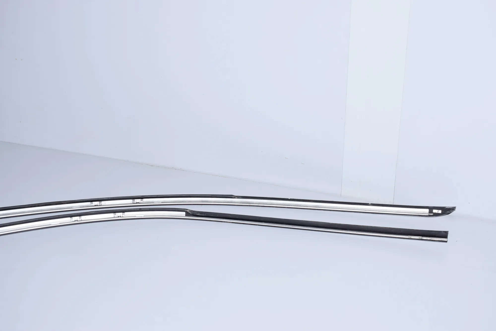 Left Side Roof Strip Trim – OEM E04602 · BMW 7 (F01, F02) 730 d 2011 – 6