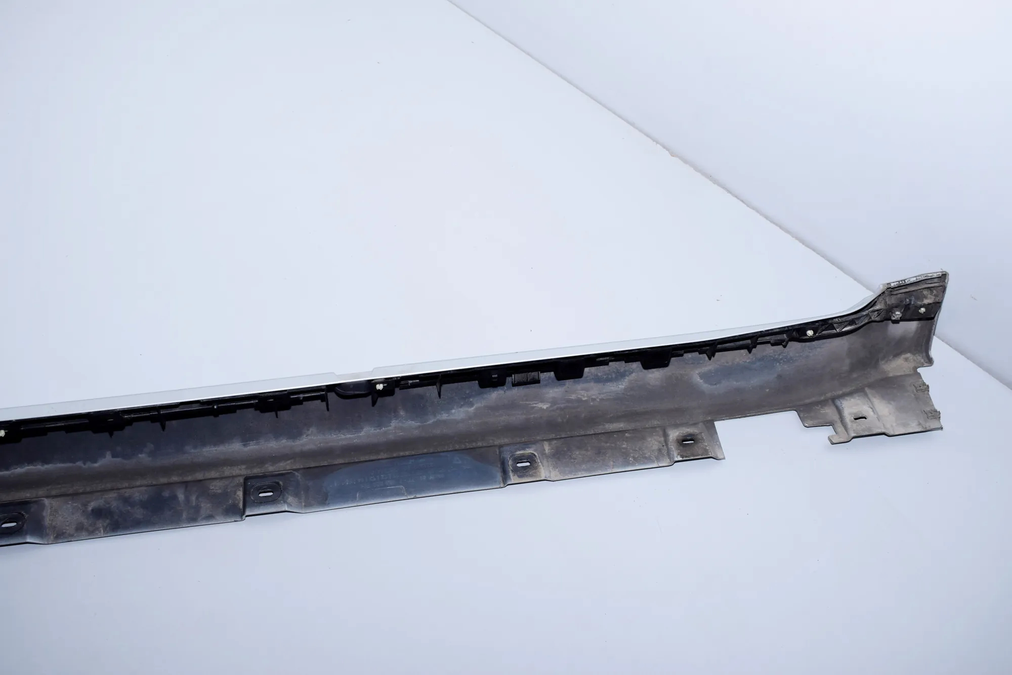 Right Side Plastic Sideskirt Cover – OEM 7183900 · BMW 7 (F01, F02) 730 d 2011 – 6