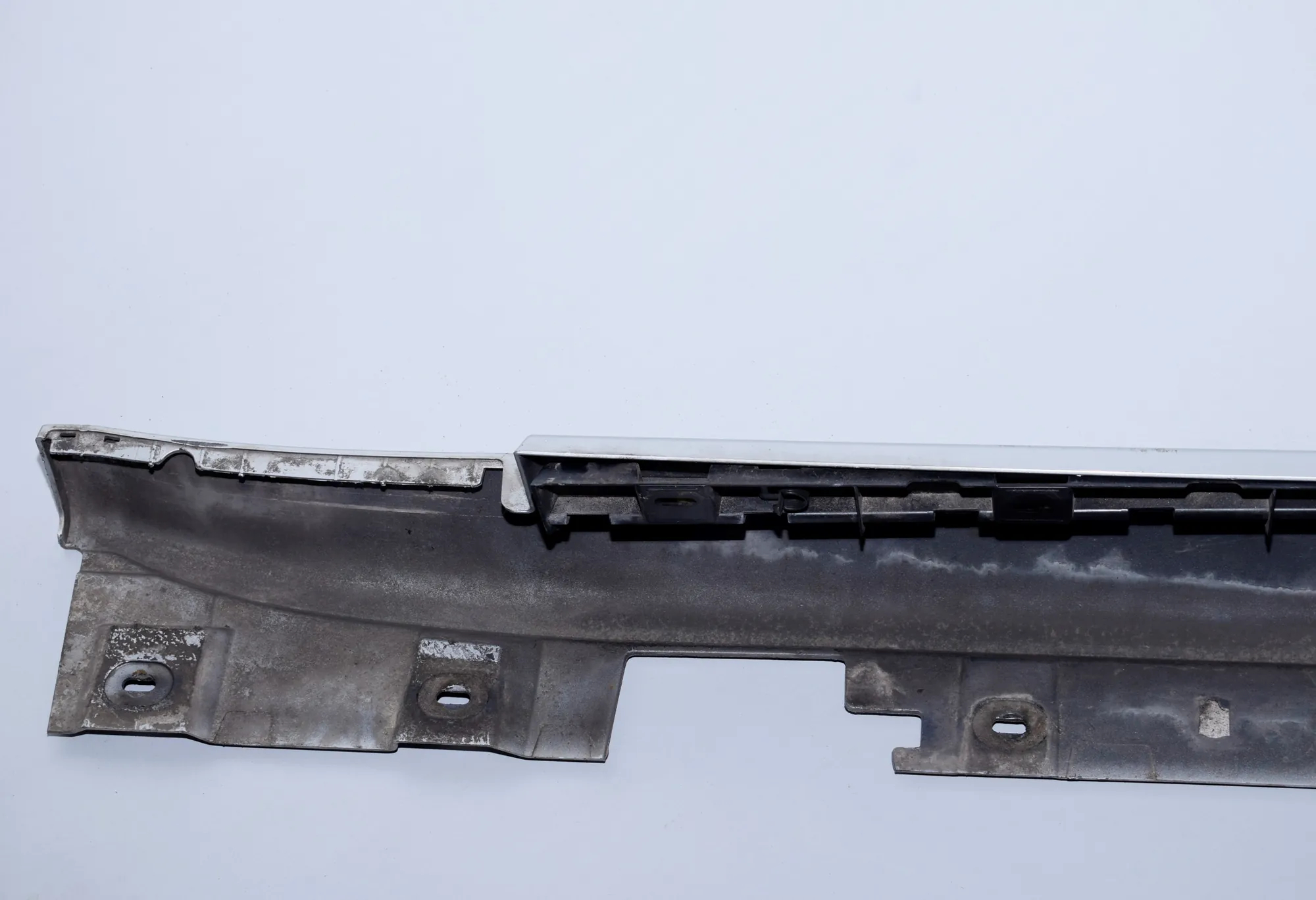 Right Side Plastic Sideskirt Cover – OEM 7183900 · BMW 7 (F01, F02) 730 d 2011 – 8