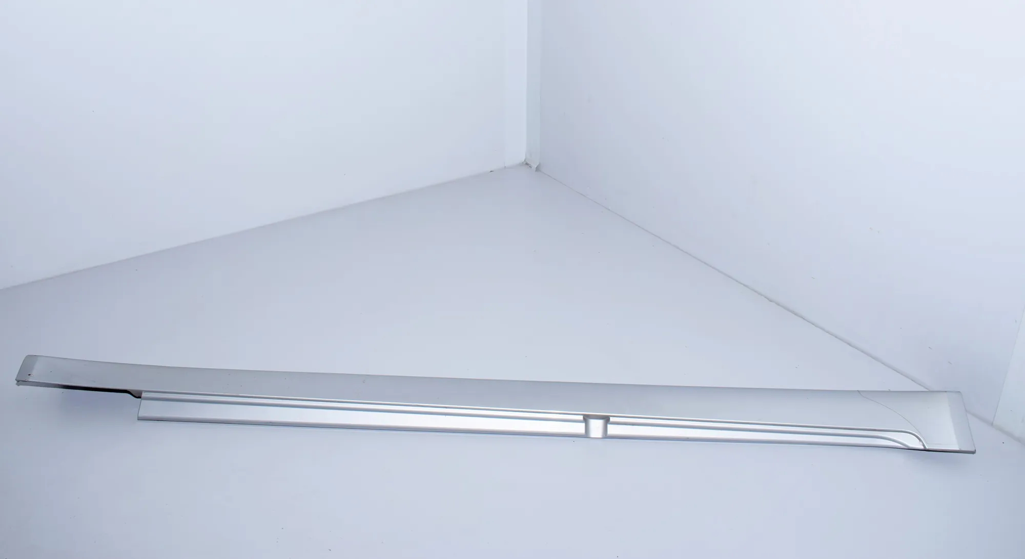 Right Side Plastic Sideskirt Cover – OEM 7183900 · BMW 7 (F01, F02) 730 d 2011