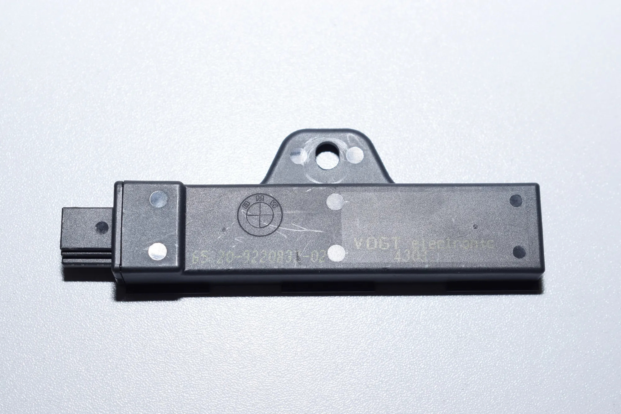 Antenna – OEM 9220832 · BMW 7 (F01, F02) 730 d 2011 – 3