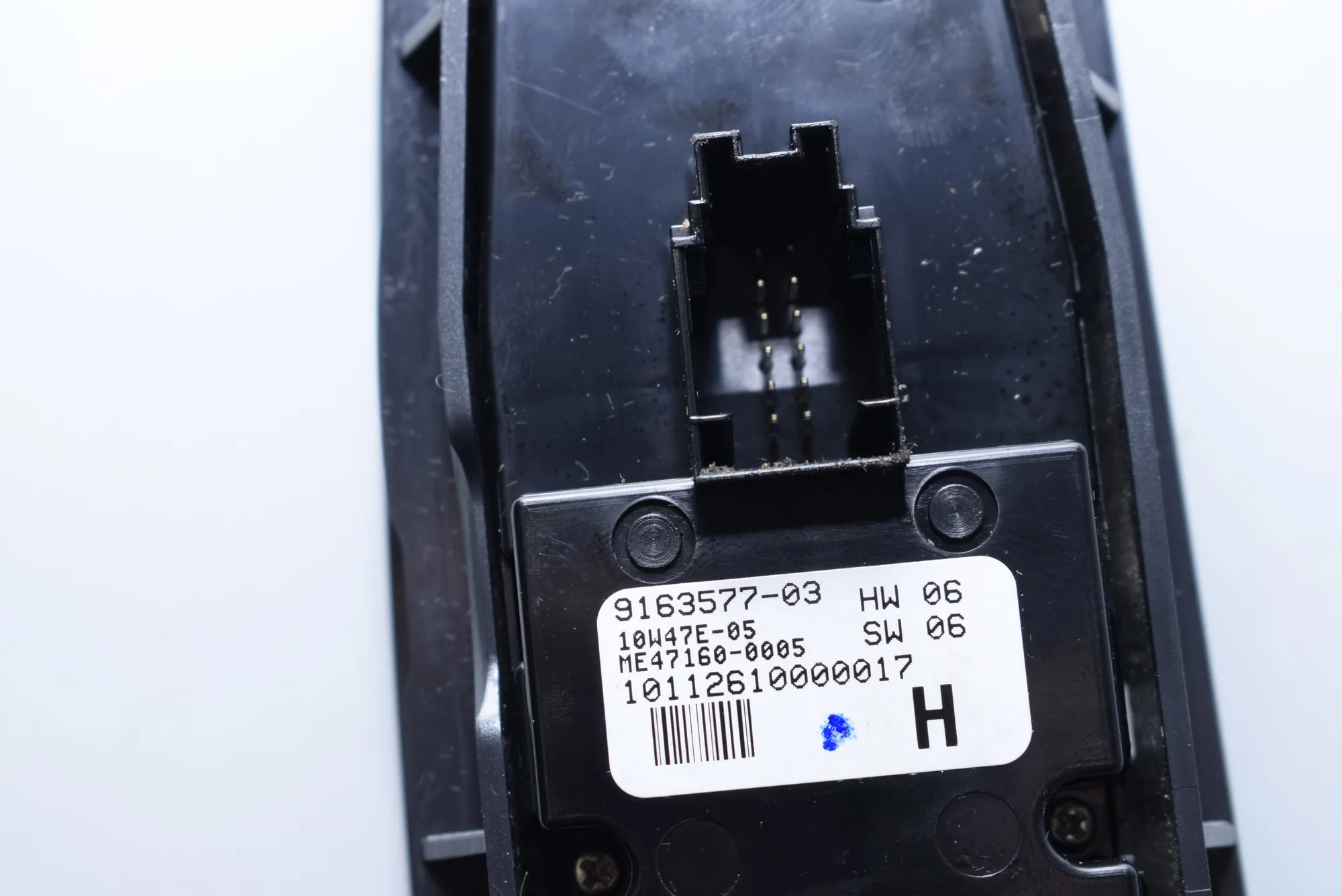 Front Right Door Window Switch – OEM 7224214 · BMW 7 (F01, F02) 730 d 2011 – 6