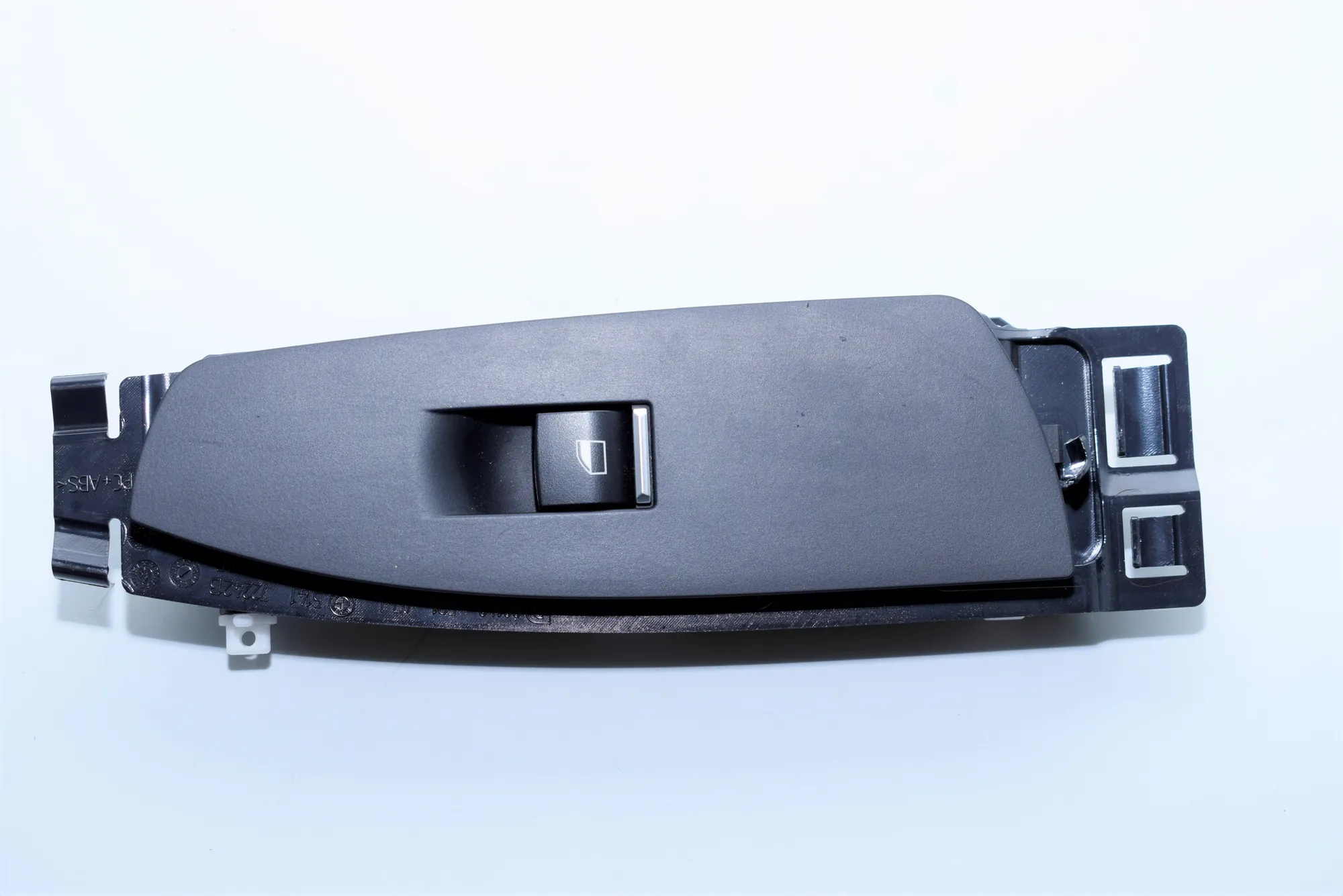 Front Left Door Window Switch – OEM 9163520 · BMW 7 (F01, F02) 730 d 2011 – 2