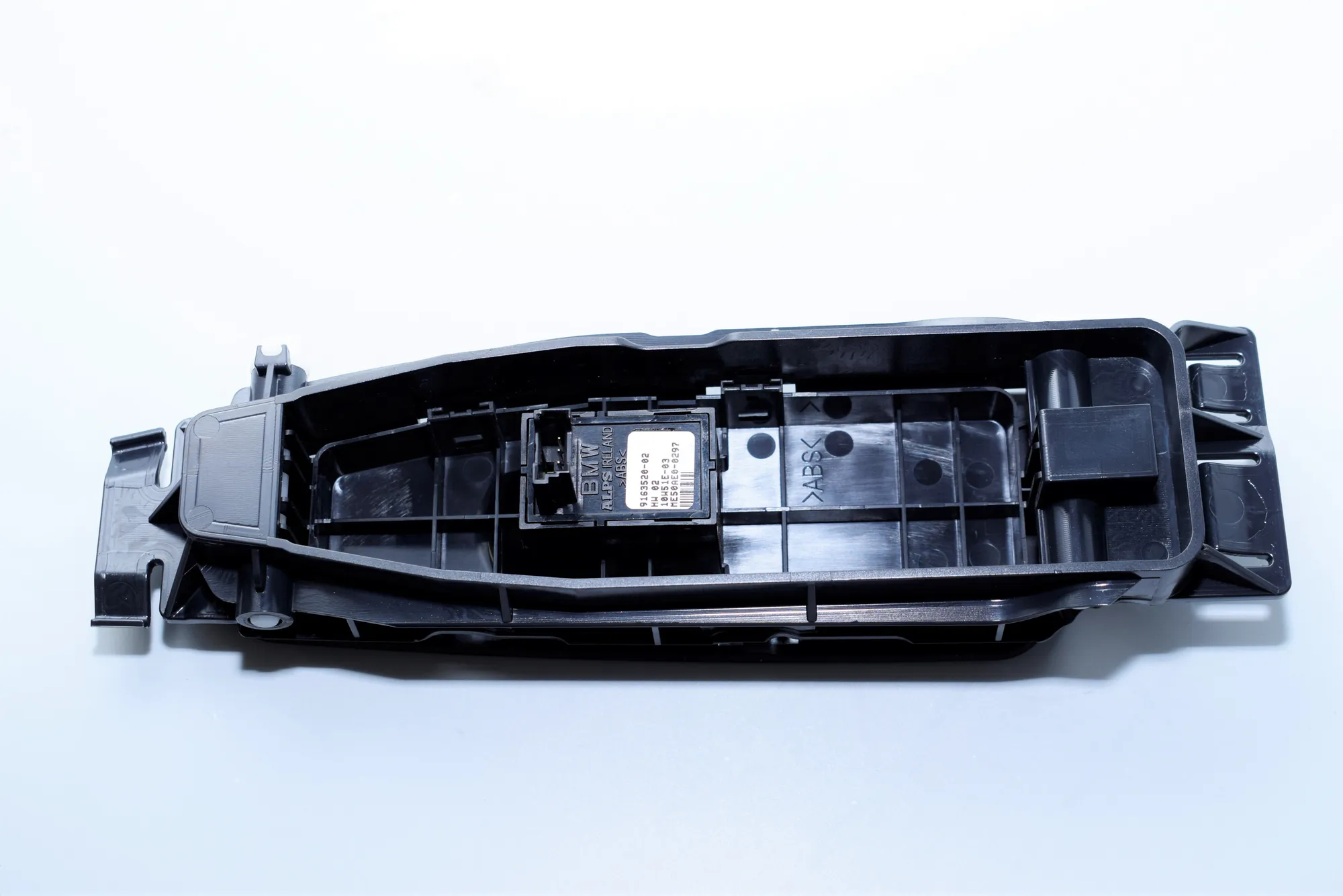 Front Left Door Window Switch – OEM 9163520 · BMW 7 (F01, F02) 730 d 2011 – 3