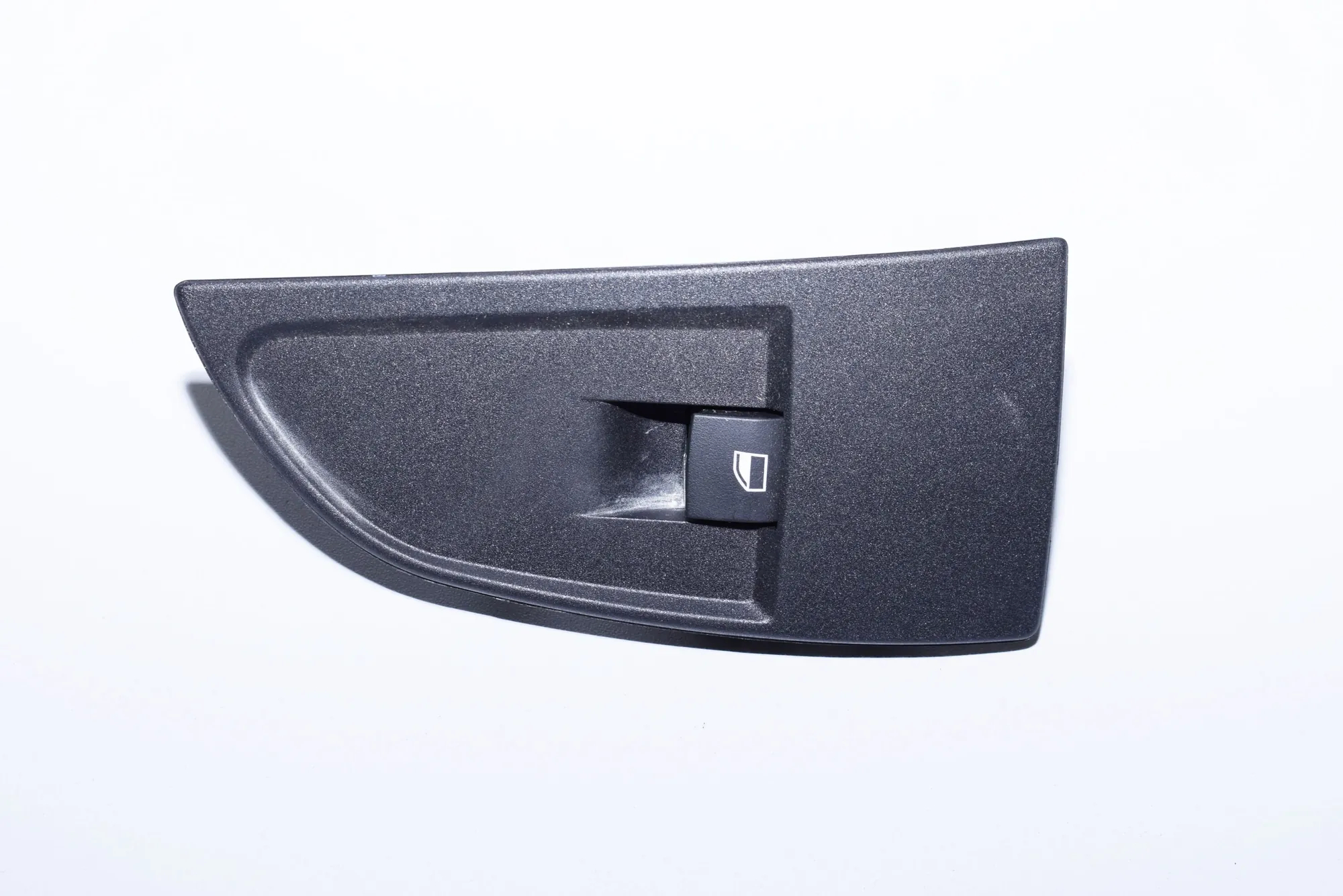 Front Right Door Window Switch – OEM 9208107 · BMW i3 (I01) Electric 2019