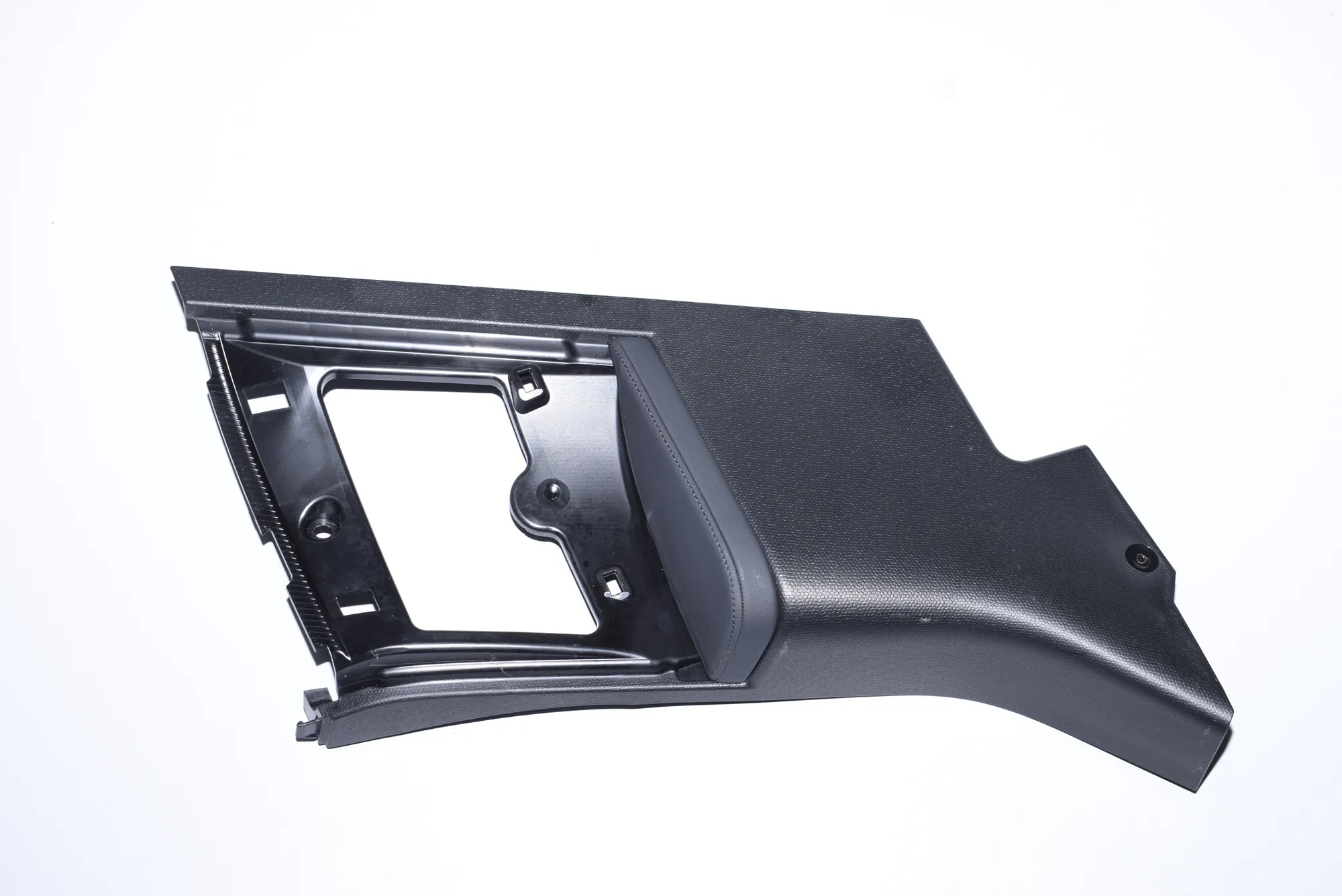Right Side B Pillar Trim – OEM 7362582 · BMW i3 (I01) Electric 2019 – 2