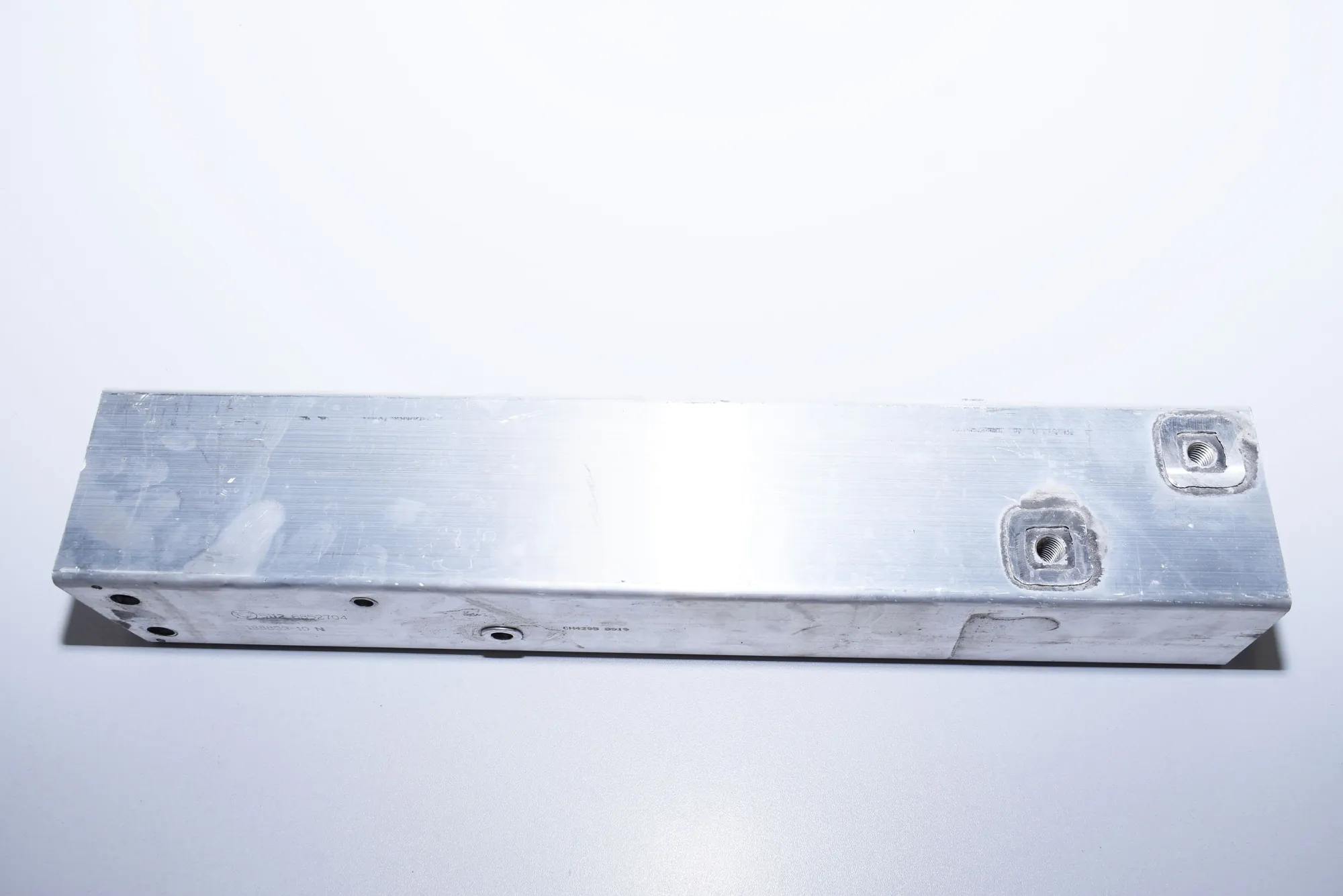 Rear Right Bumper Bracket – OEM 6852704 · BMW i3 (I01) Electric 2019 – 2