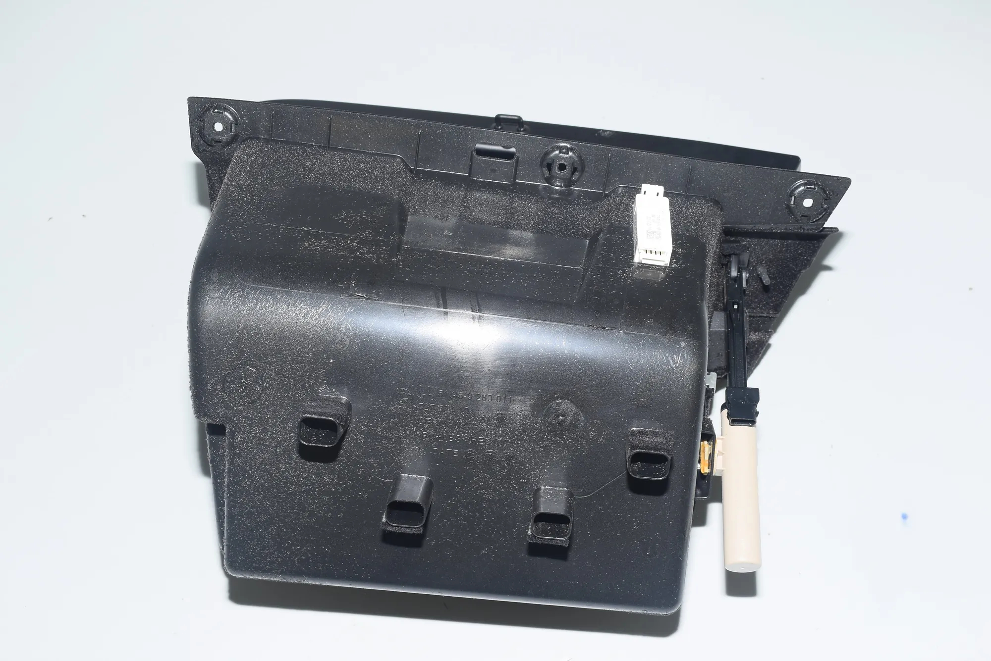 Glove Compartment – OEM 9283007 · BMW i3 (I01) Electric 2019 – 3