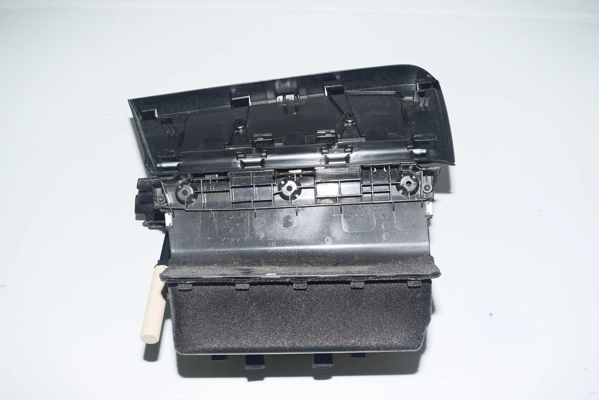 Glove Compartment – OEM 9283007 · BMW i3 (I01) Electric 2019 – 4
