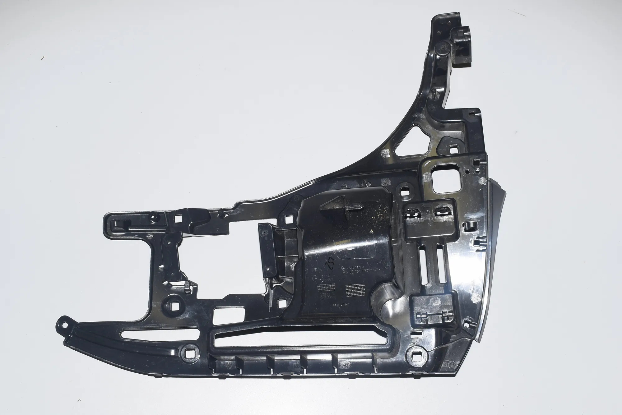 Rear Right Bumper Bracket – OEM 7296754 · BMW i3 (I01) Electric 2019 – 4