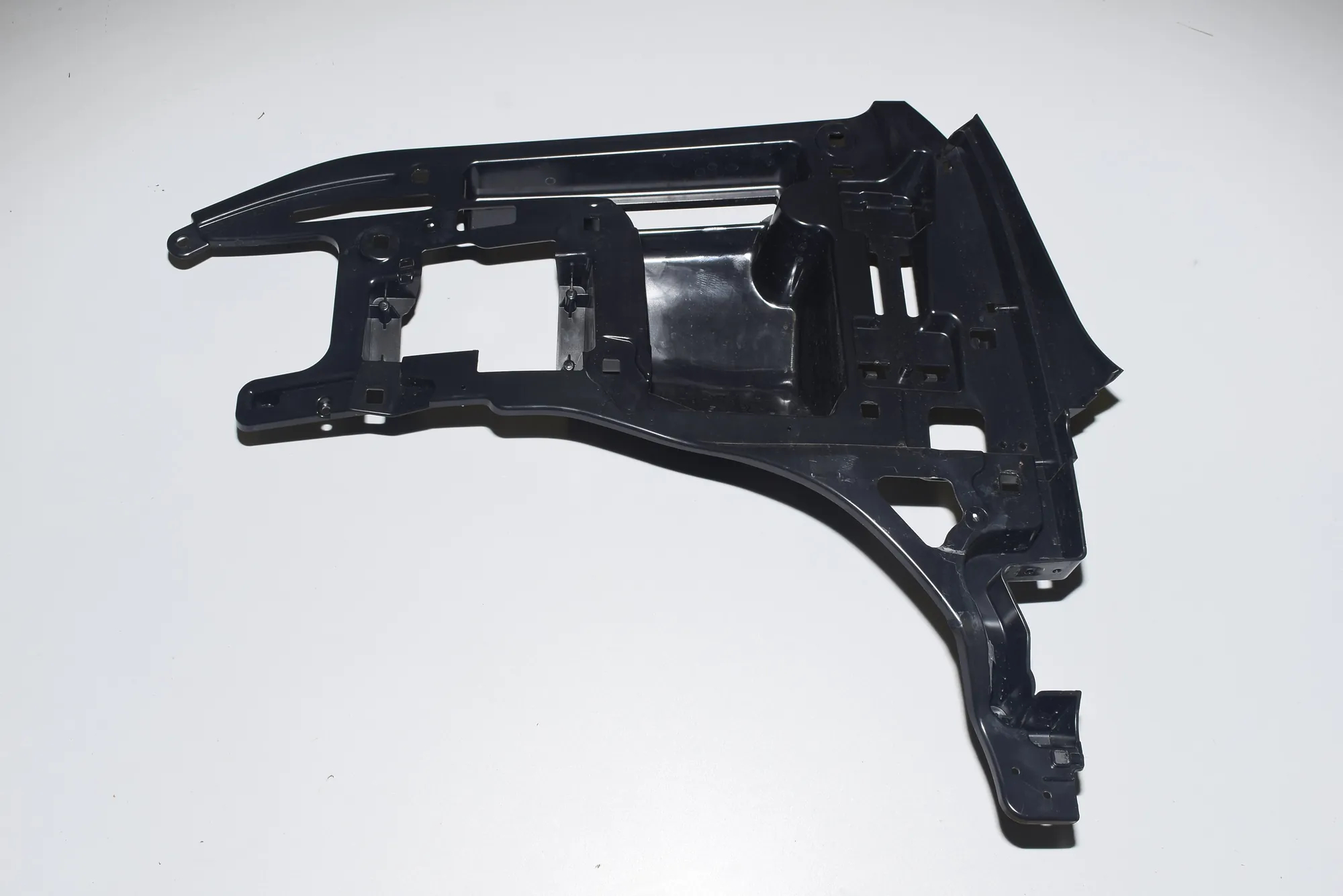 Rear Right Bumper Bracket – OEM 7296754 · BMW i3 (I01) Electric 2019 – 5