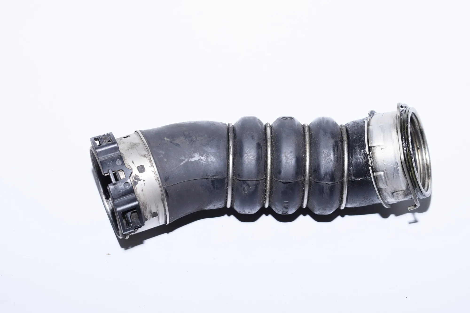 Right Side Intercooler Hose – OEM 7797480 · BMW 1 (E81) 118 d 2008 – 2