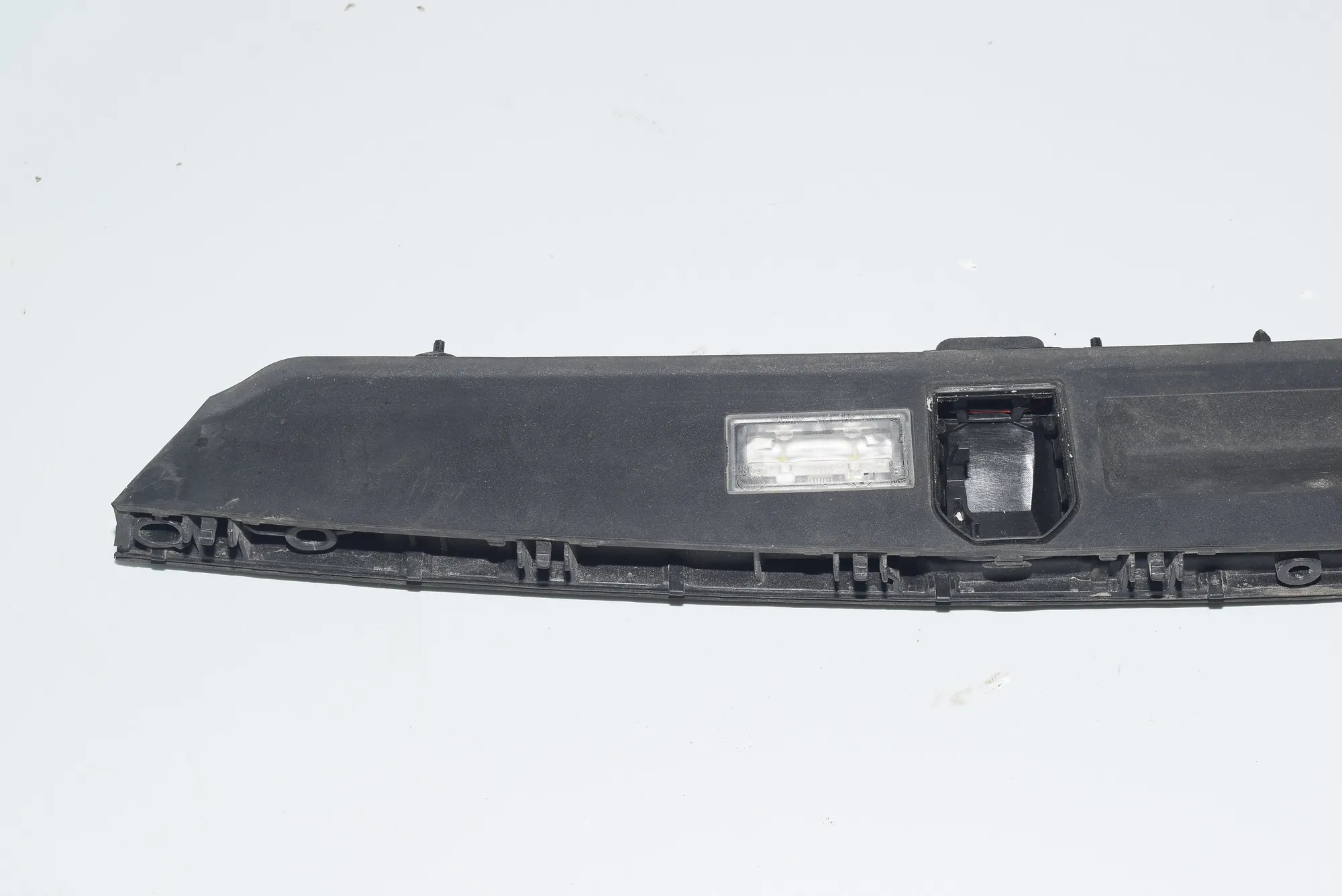 License Plate Lights – OEM 7357105 · BMW 7 (G11, G12) BMW 7 (G11, G12) 2014 – 2