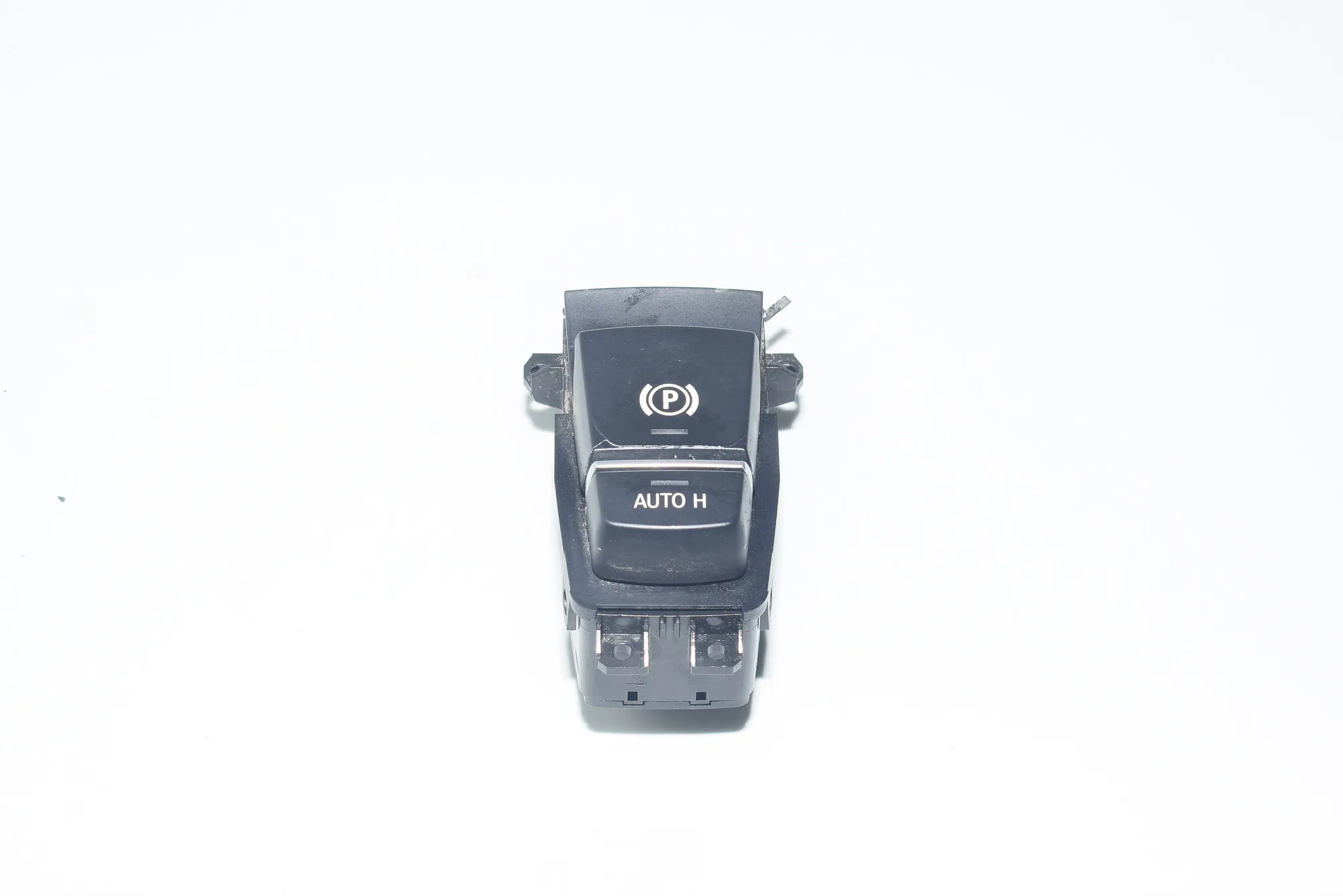 Handbrake Button – OEM 9159997 · BMW 7 (F01, F02) 730 d 2009 – 4