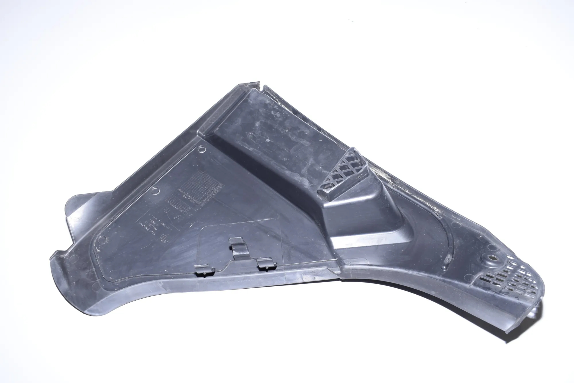 Other Trim Parts – OEM 6987606 · BMW 5 (F10) 520 d 2010 – 5