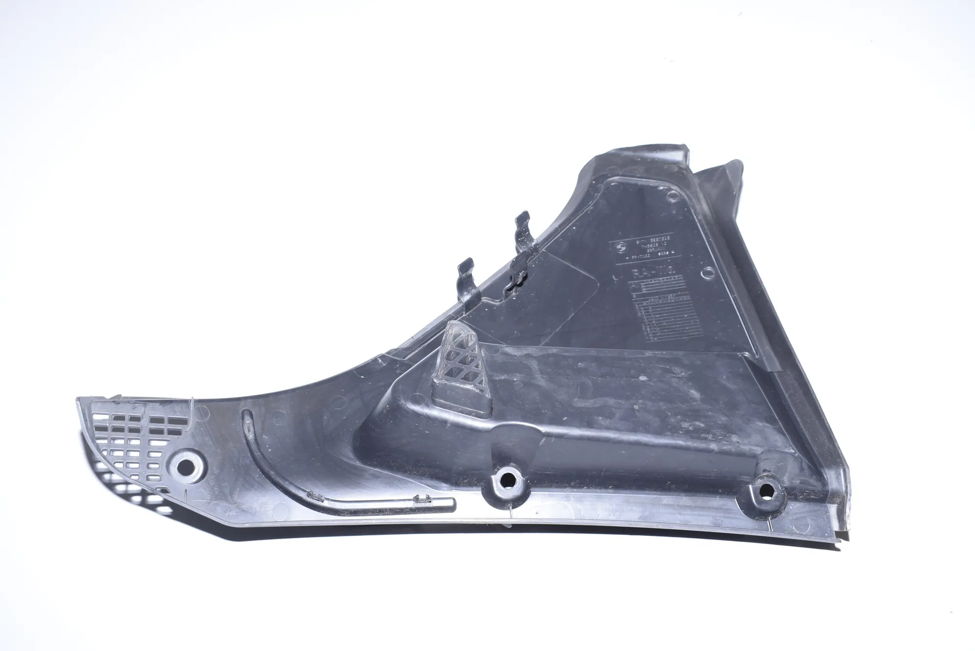 Other Trim Parts – OEM 6987606 · BMW 5 (F10) 520 d 2010 – 4