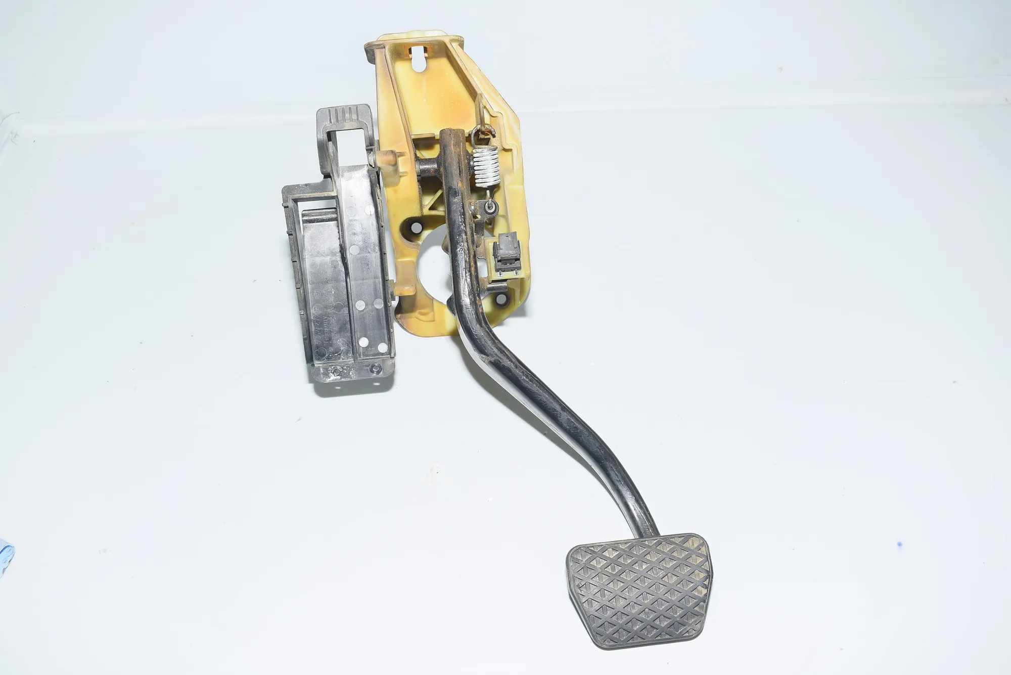 Brake Pedal – OEM 9144253 · BMW 7 (F01, F02) BMW 7 (F01, F02) 2011 – 2