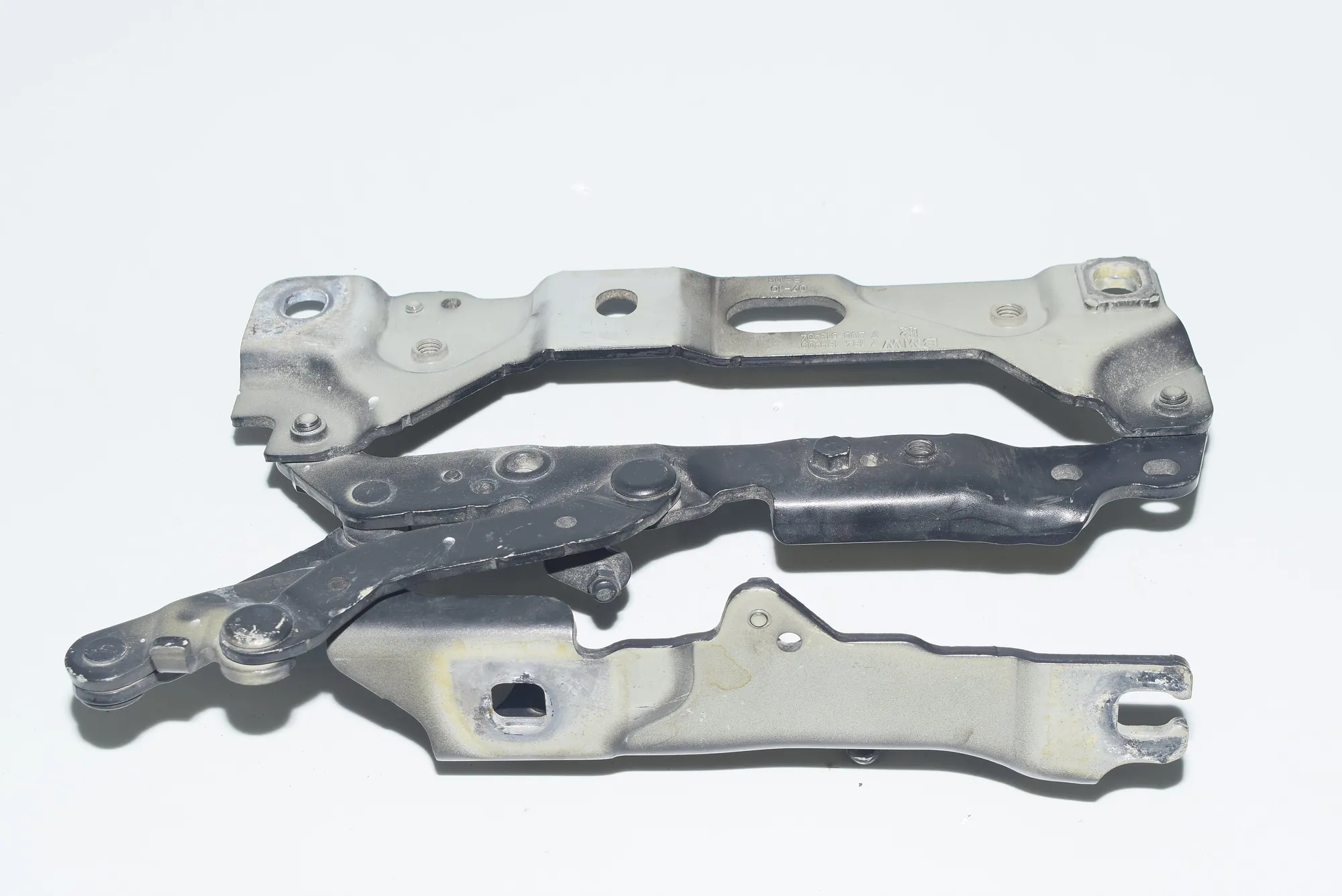 Front Left Bonnet Hinge – OEM 7200013 · BMW 7 (F01, F02) BMW 7 (F01, F02) 2011 – 3