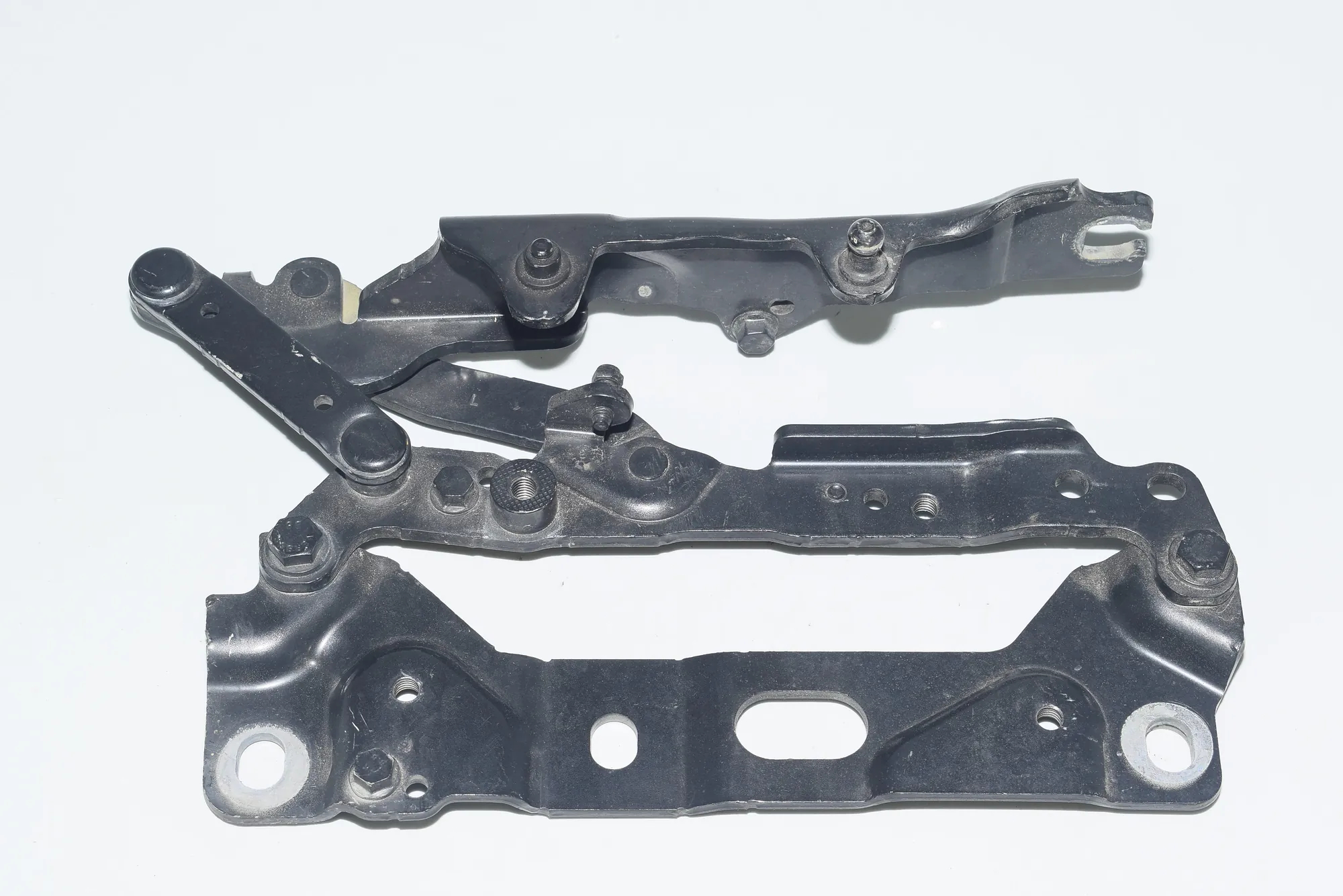 Front Left Bonnet Hinge – OEM 7200013 · BMW 7 (F01, F02) BMW 7 (F01, F02) 2011 – 4