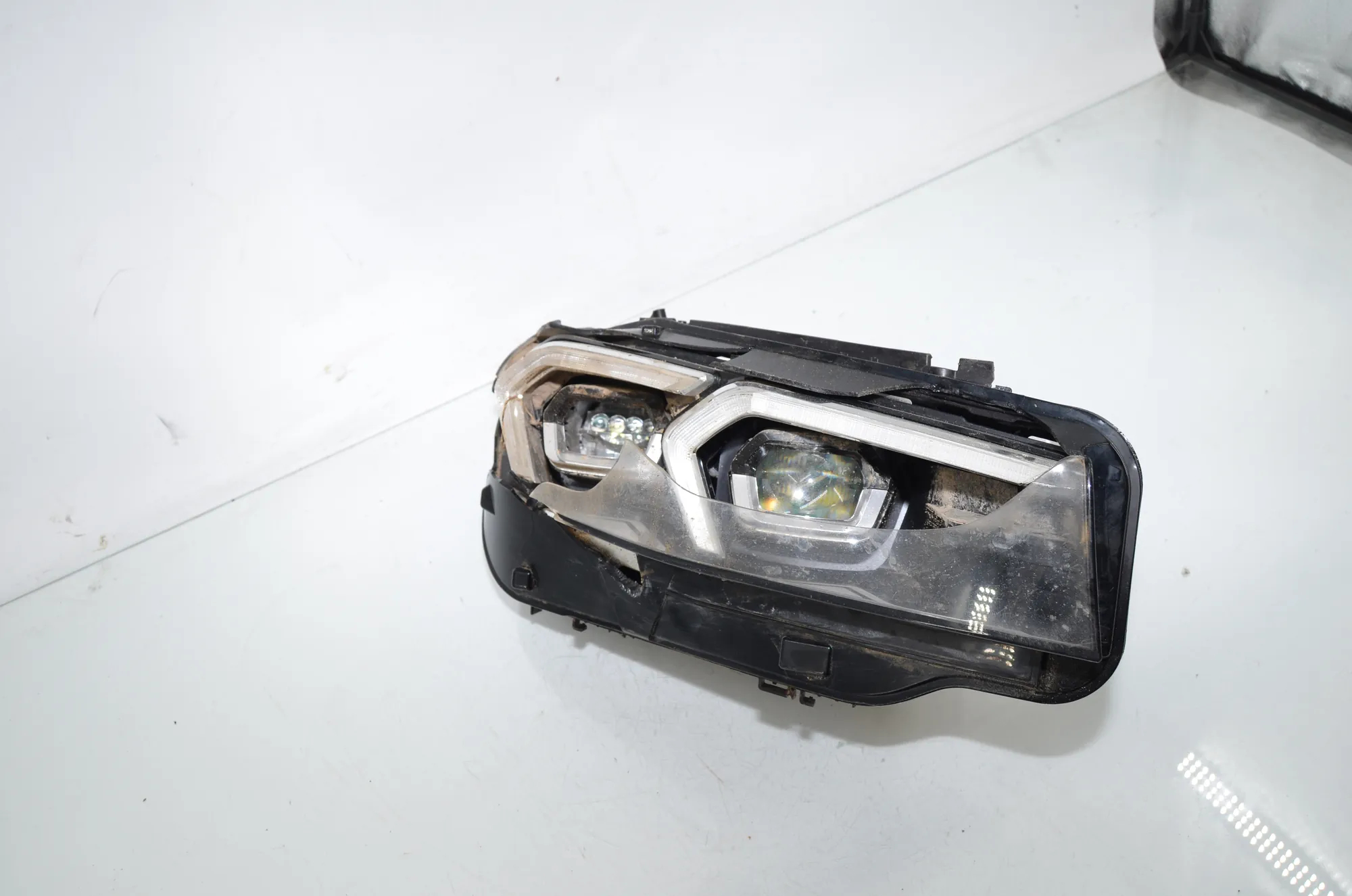 Front Right Headlight – OEM 9450796 · BMW 3 Touring (G21) (2019 - -) 320 d 2024 – 2