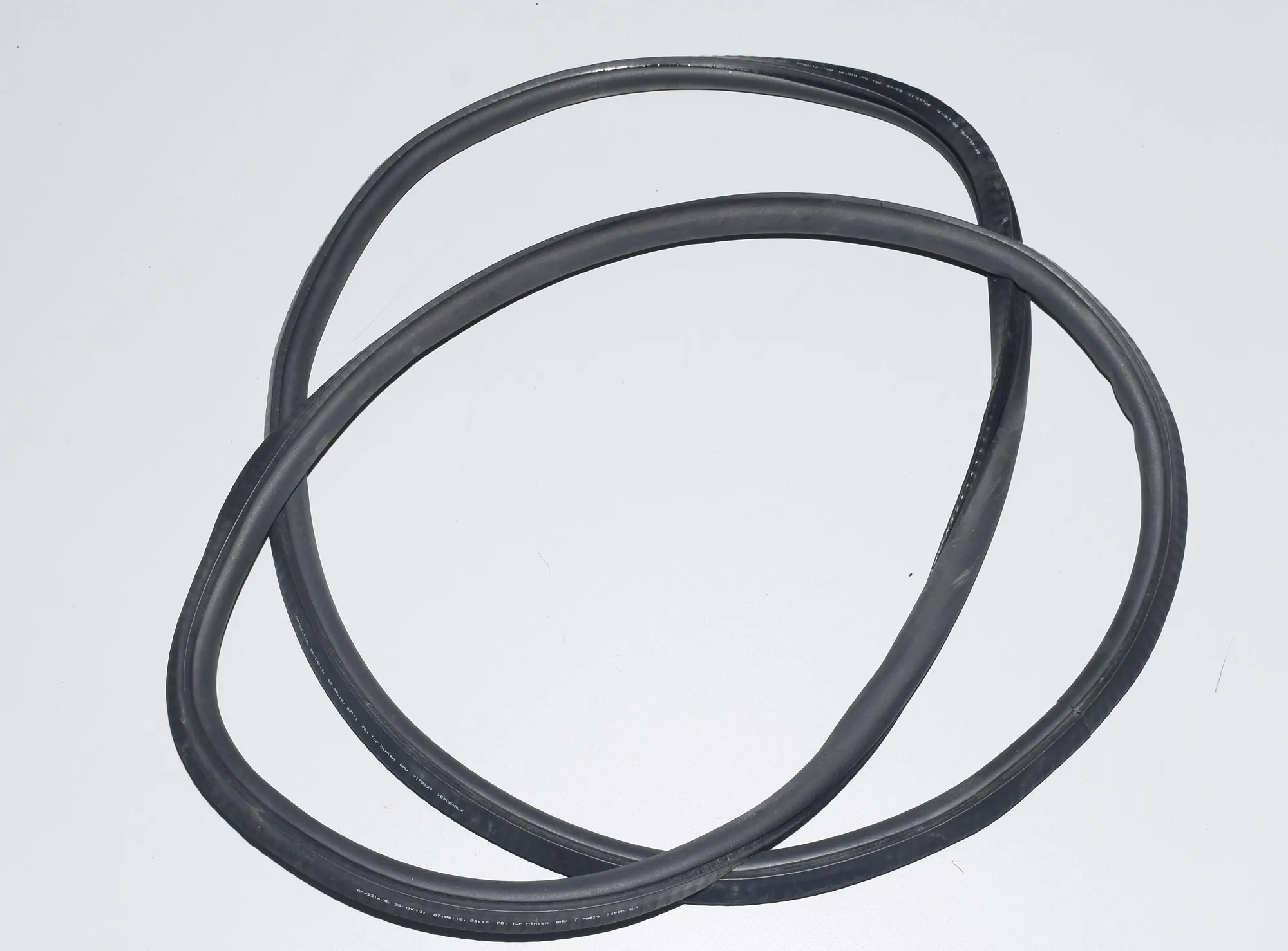 Rear Left Door Seal Rubber – OEM 7178029 · BMW 7 (F01, F02) BMW 7 (F01, F02) 2011 – 2
