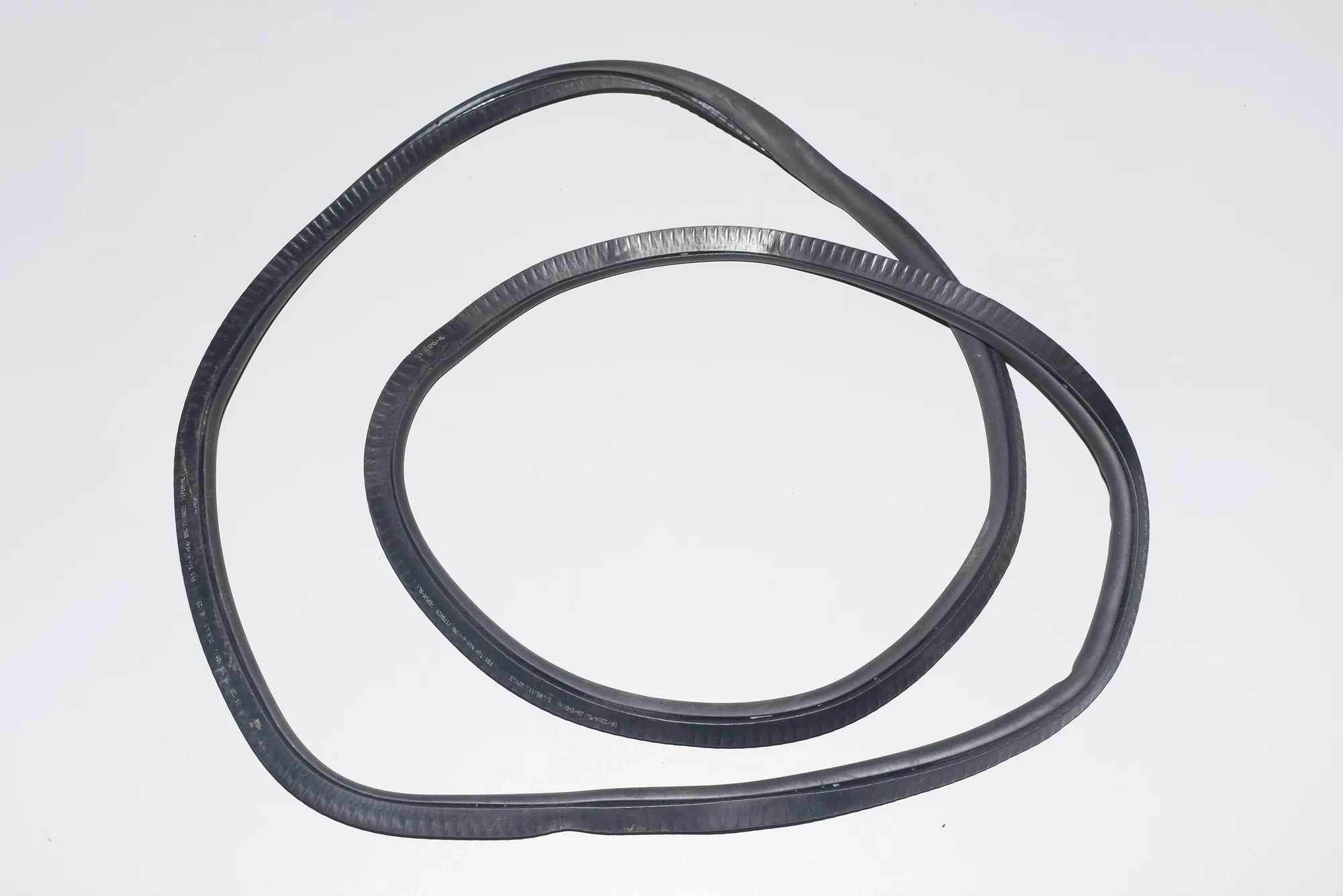 Rear Right Door Seal Rubber – OEM 7178029 · BMW 7 (F01, F02) BMW 7 (F01, F02) 2011 – 2