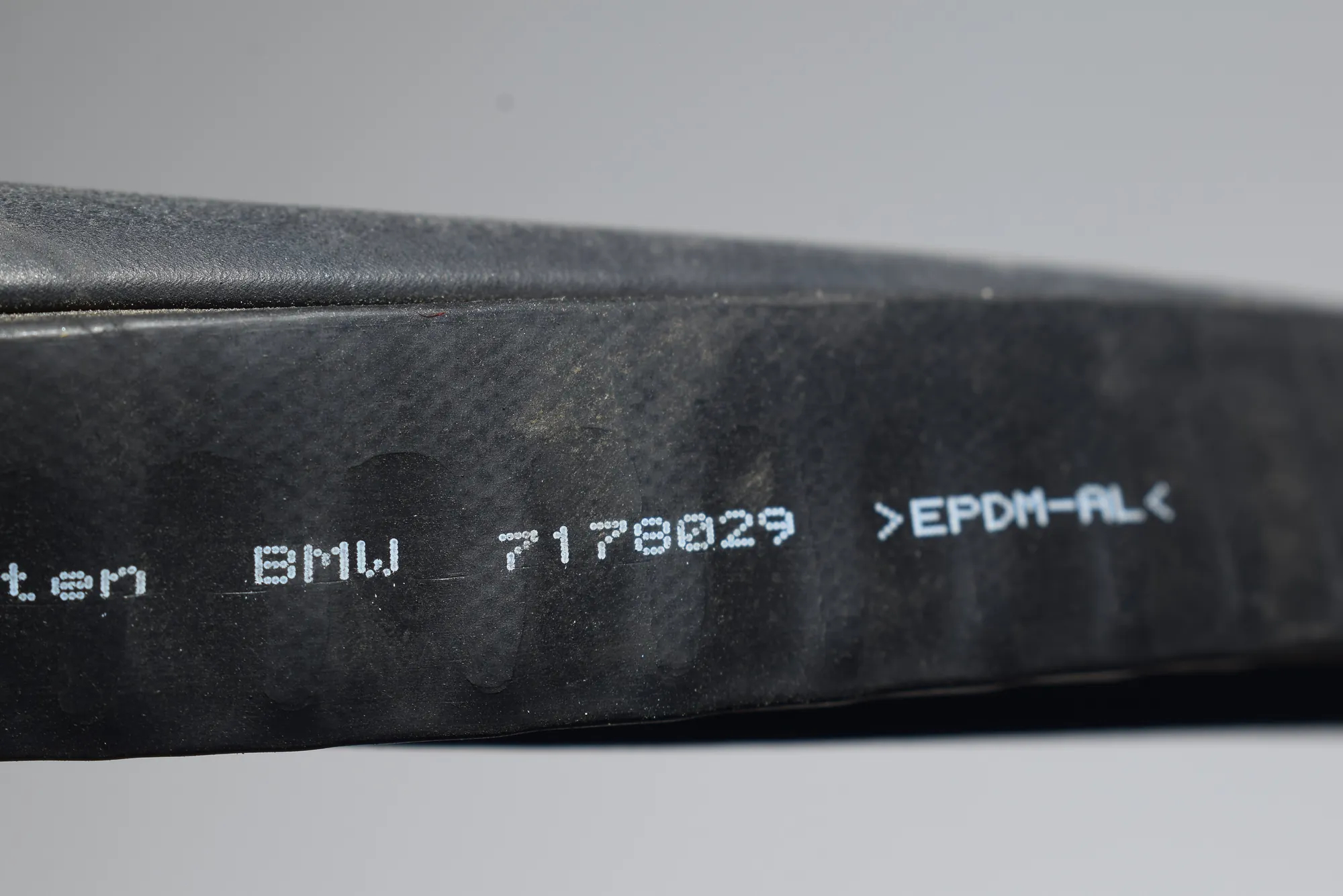 Rear Left Door Seal Rubber – OEM 7178029 · BMW 7 (F01, F02) BMW 7 (F01, F02) 2011 – 5