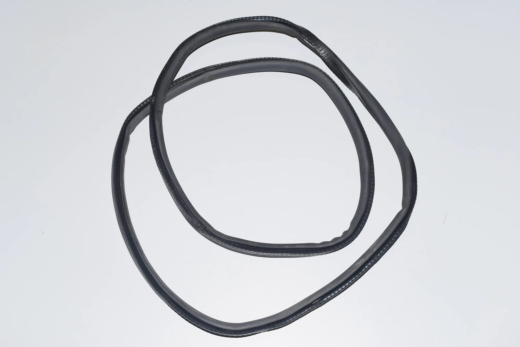 Rear Left Door Seal Rubber – OEM 7178029 · BMW 7 (F01, F02) BMW 7 (F01, F02) 2011 – 2