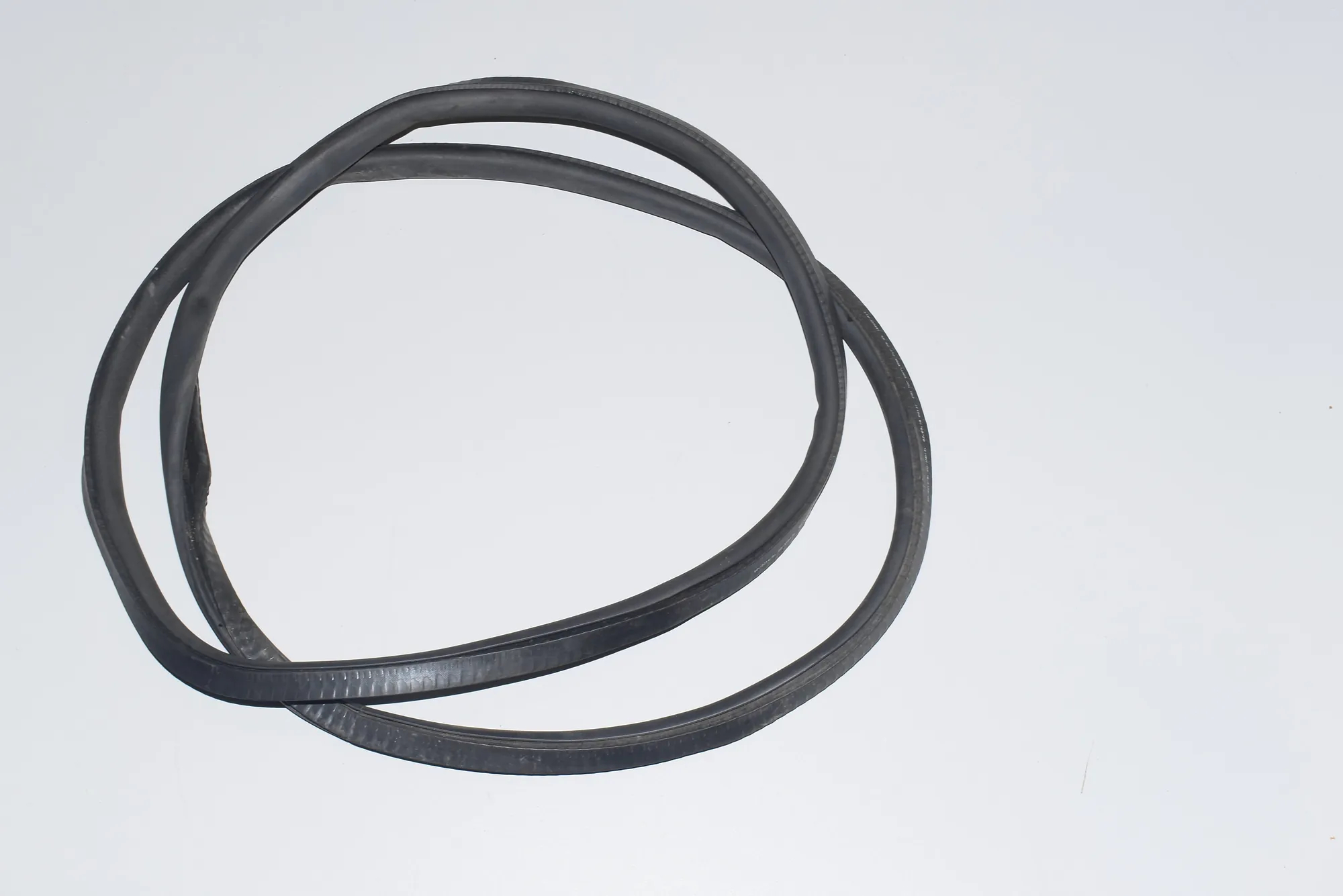 Front Right Door Seal Rubber – OEM 7177999 · BMW 7 (F01, F02) BMW 7 (F01, F02) 2011 – 2