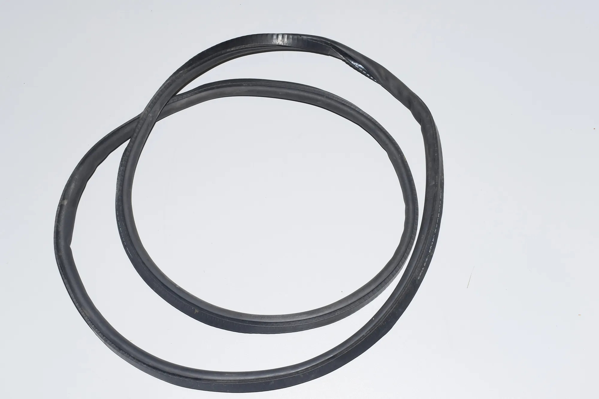 Front Left Door Seal Rubber – OEM 7177999 · BMW 7 (F01, F02) BMW 7 (F01, F02) 2011