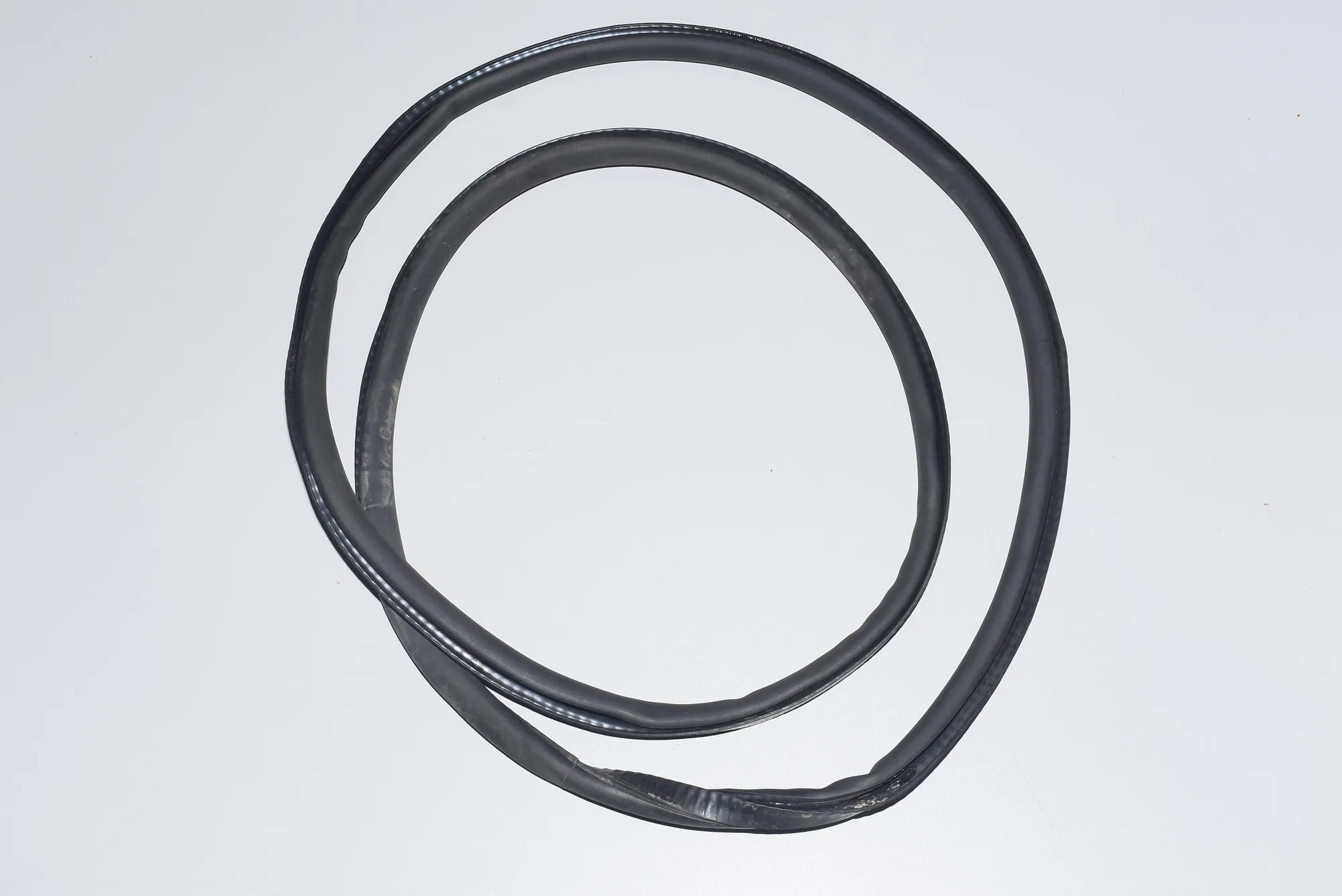 Front Left Door Seal Rubber – OEM 7177999 · BMW 7 (F01, F02) BMW 7 (F01, F02) 2011 – 3