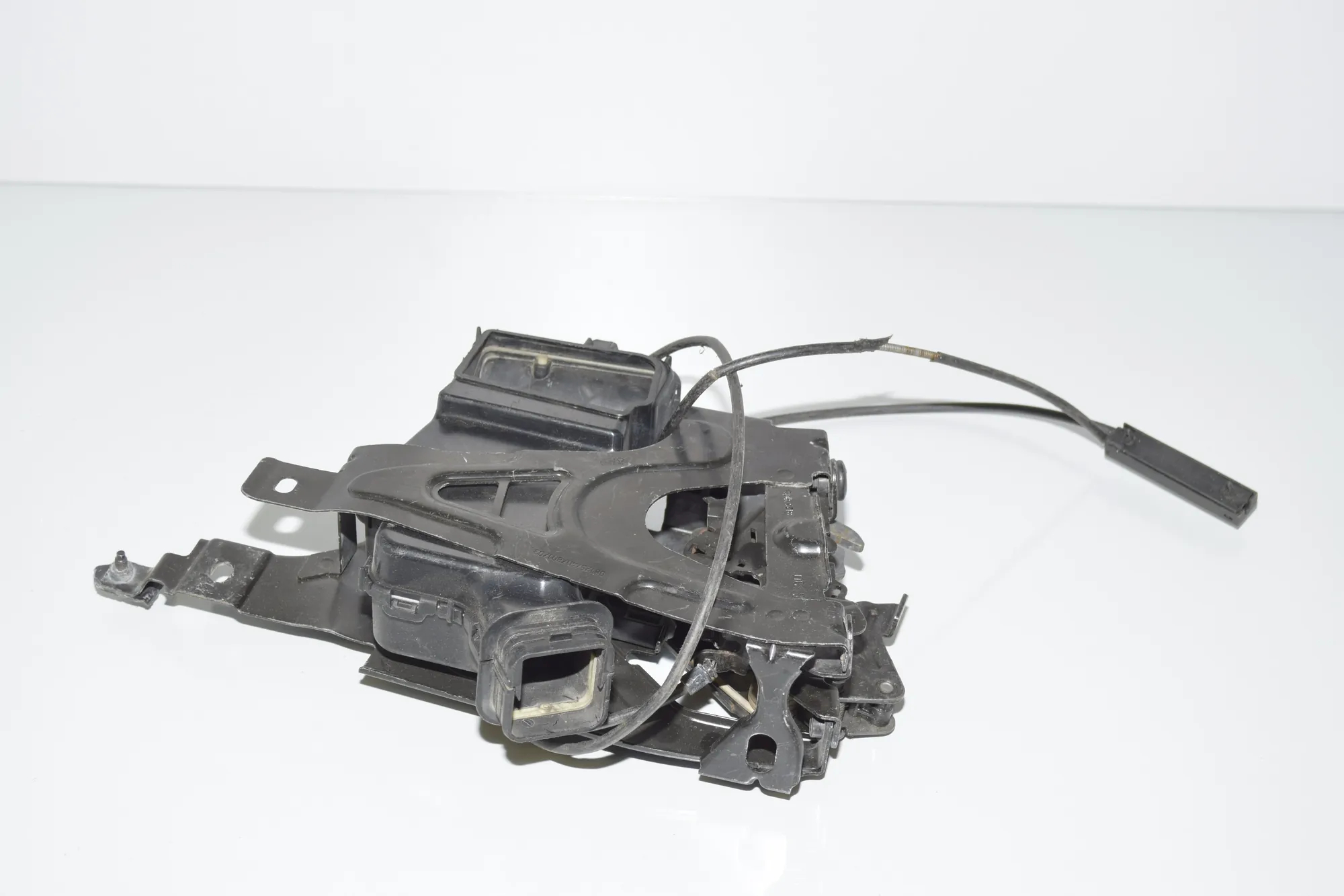 Bonnet Lock – OEM 139896 · BMW 7 (F01, F02) BMW 7 (F01, F02) 730 d 2008 – 4