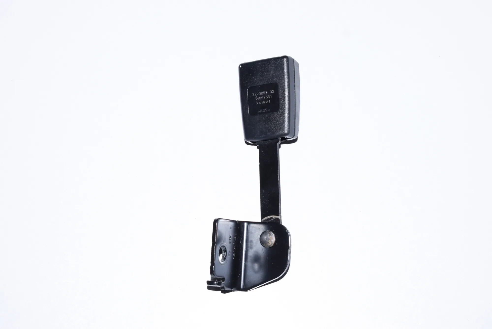 Rear Left Seat Buckle – OEM 7220857 · BMW 7 (F01, F02) 730 d 2011 – 4