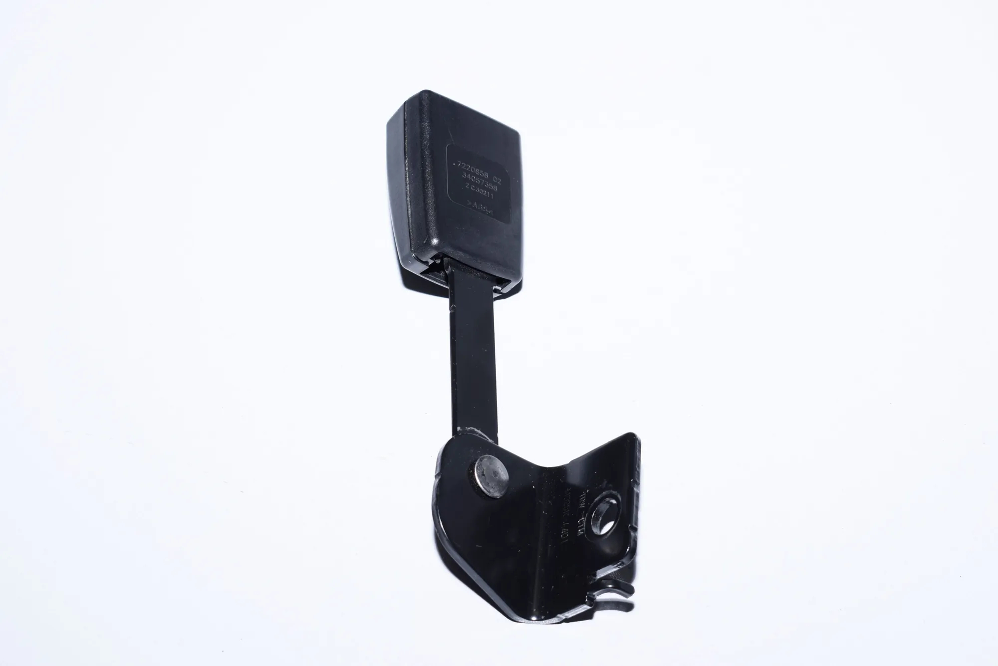 Rear Right Seat Buckle – OEM 7220858 · BMW 7 (F01, F02) 730 d 2011 – 3