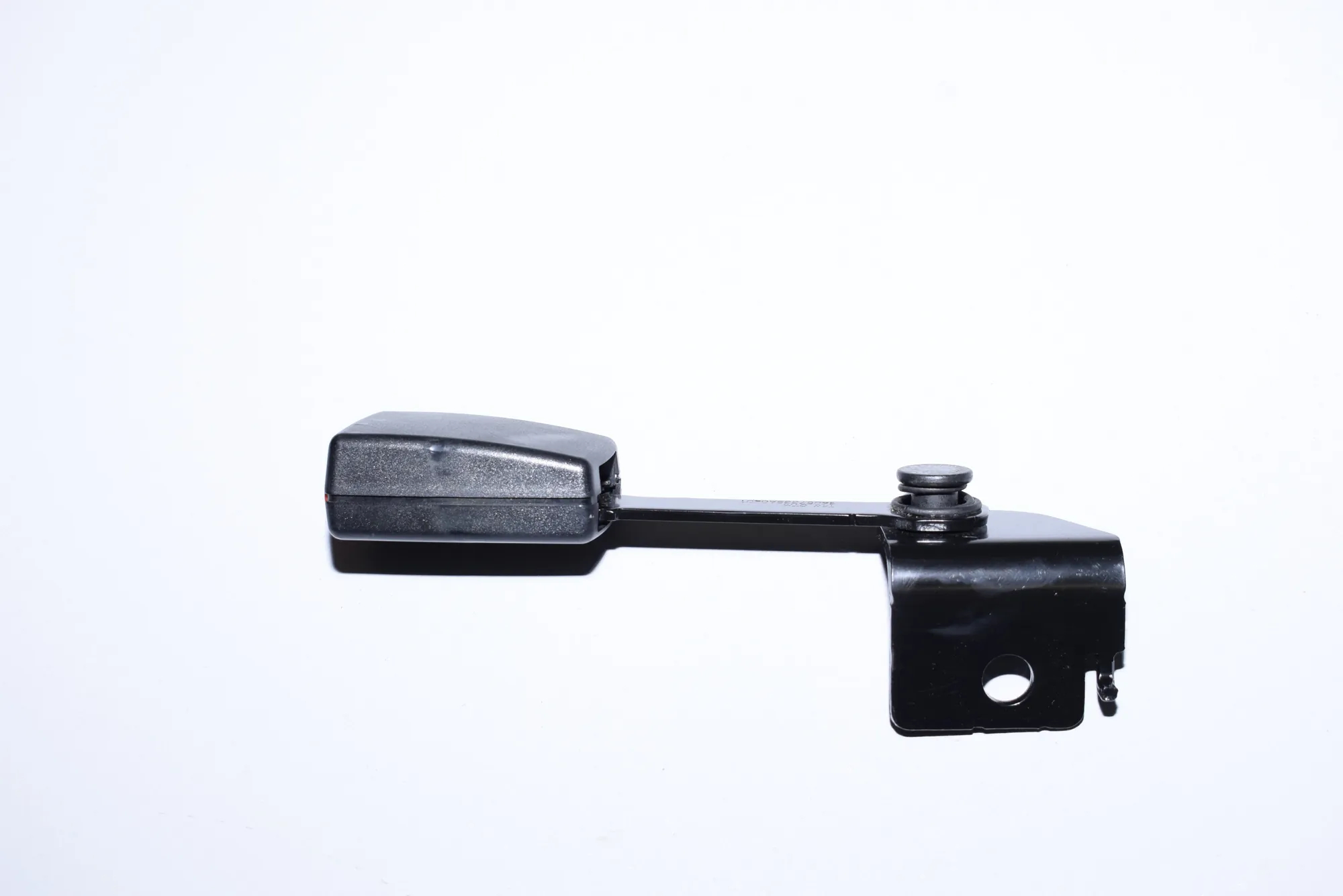 Rear Right Seat Buckle – OEM 7220858 · BMW 7 (F01, F02) 730 d 2011 – 2