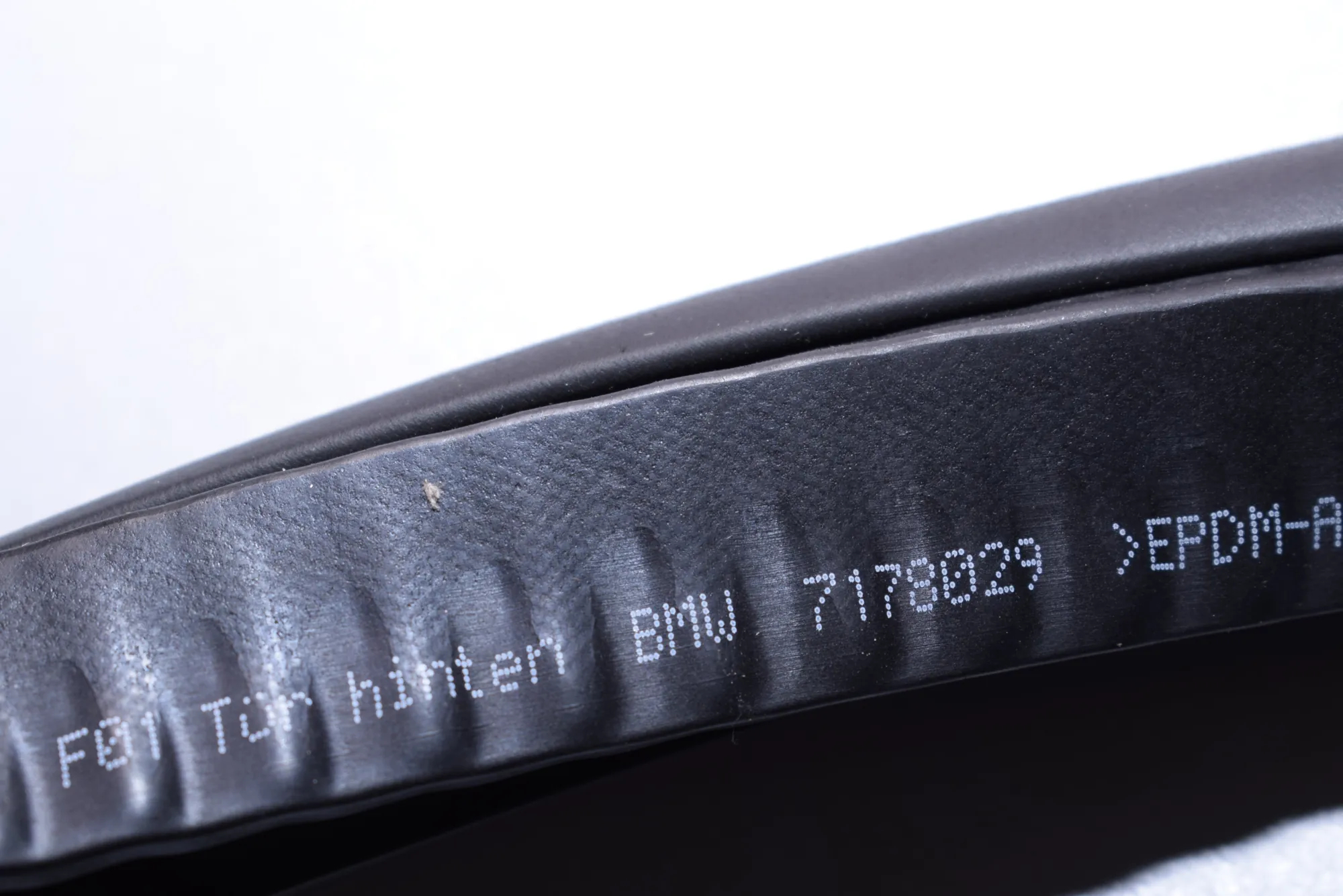Rear Left Door Seal Rubber – OEM 7178029 · BMW 7 (F01, F02) 730 d 2011 – 5