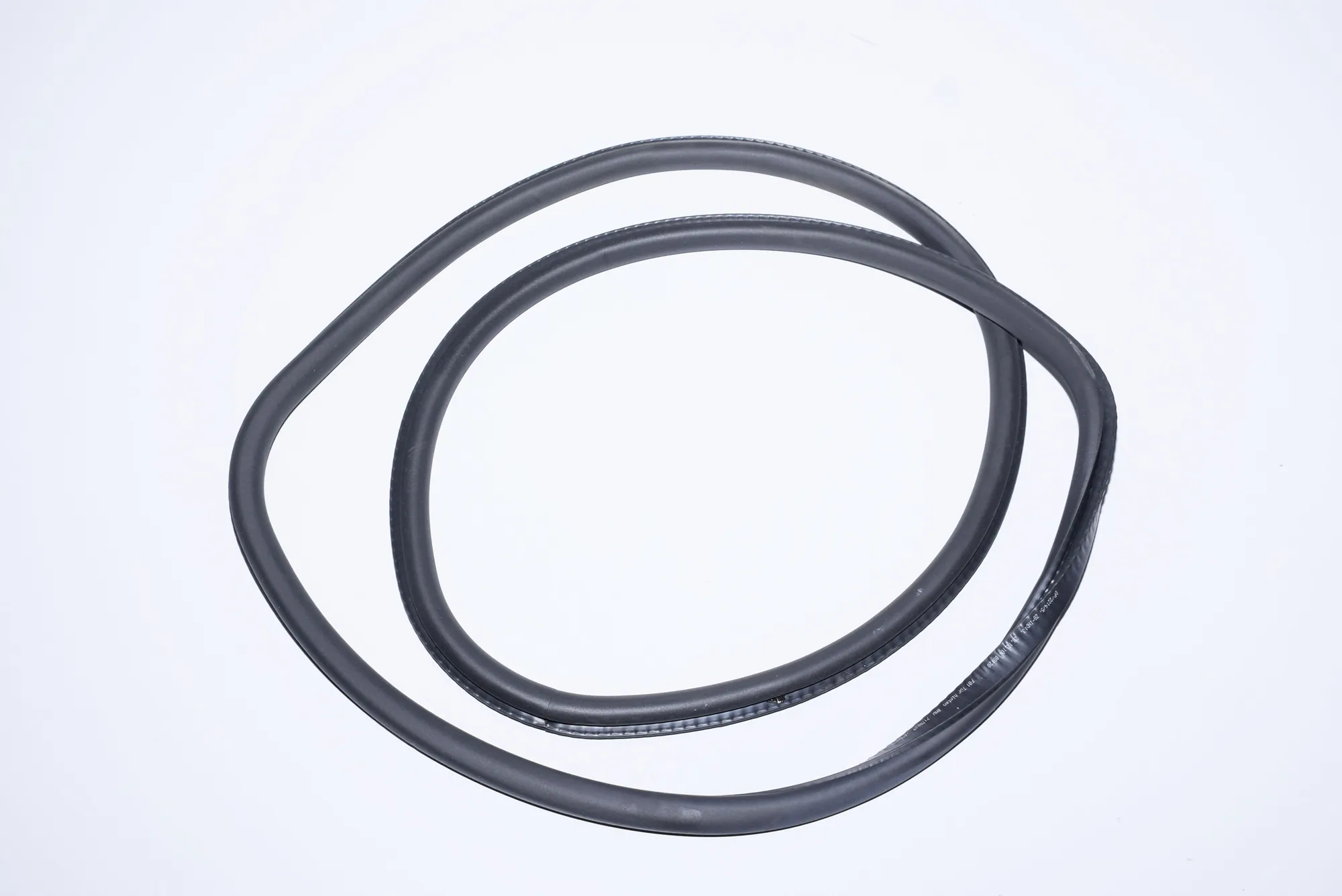 Rear Left Door Seal Rubber – OEM 7178029 · BMW 7 (F01, F02) 730 d 2011 – 3